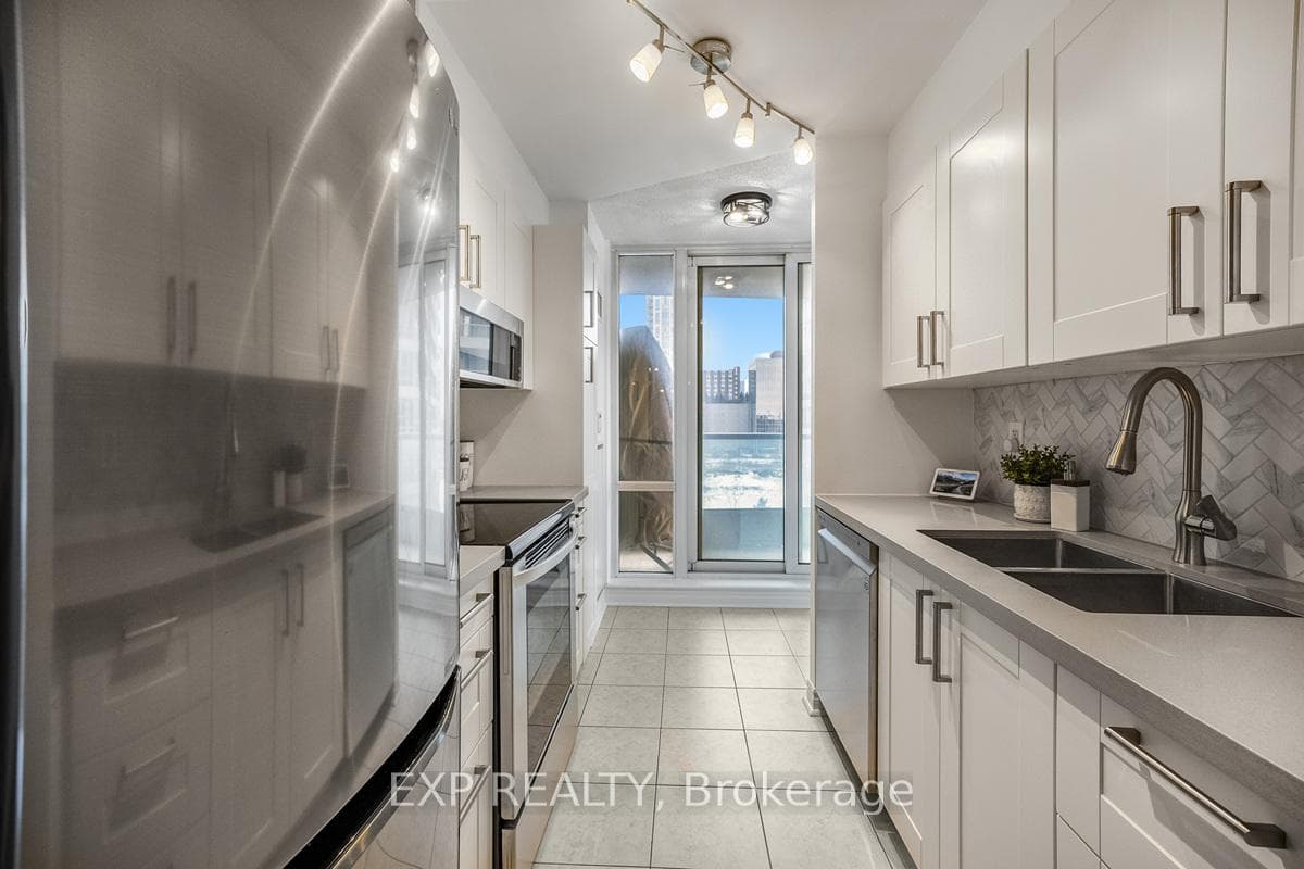 33 Elm Drive Unit 509 photo 13