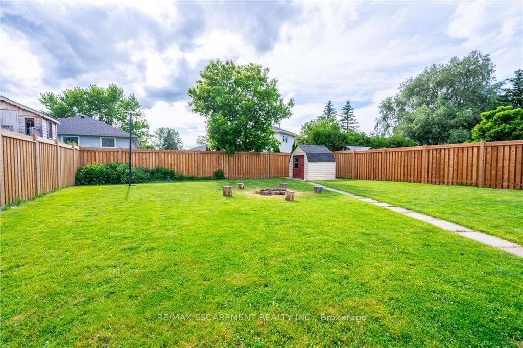 8 Highland Boulevard photo 38