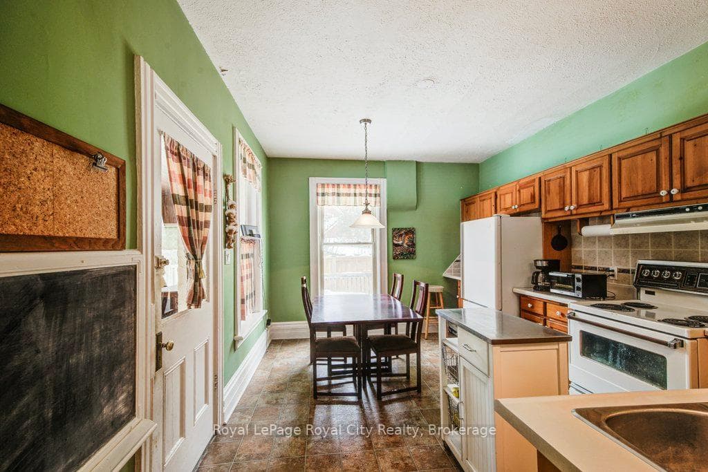 132 Neeve Street photo 17
