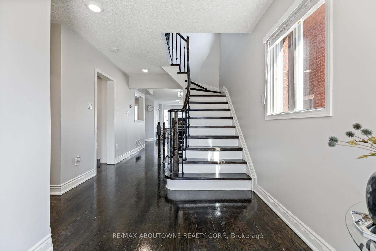 5628 Palmerston Crescent photo 4