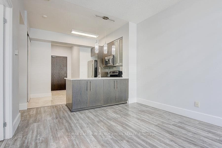 21 Scollard Street Unit 517 photo 9