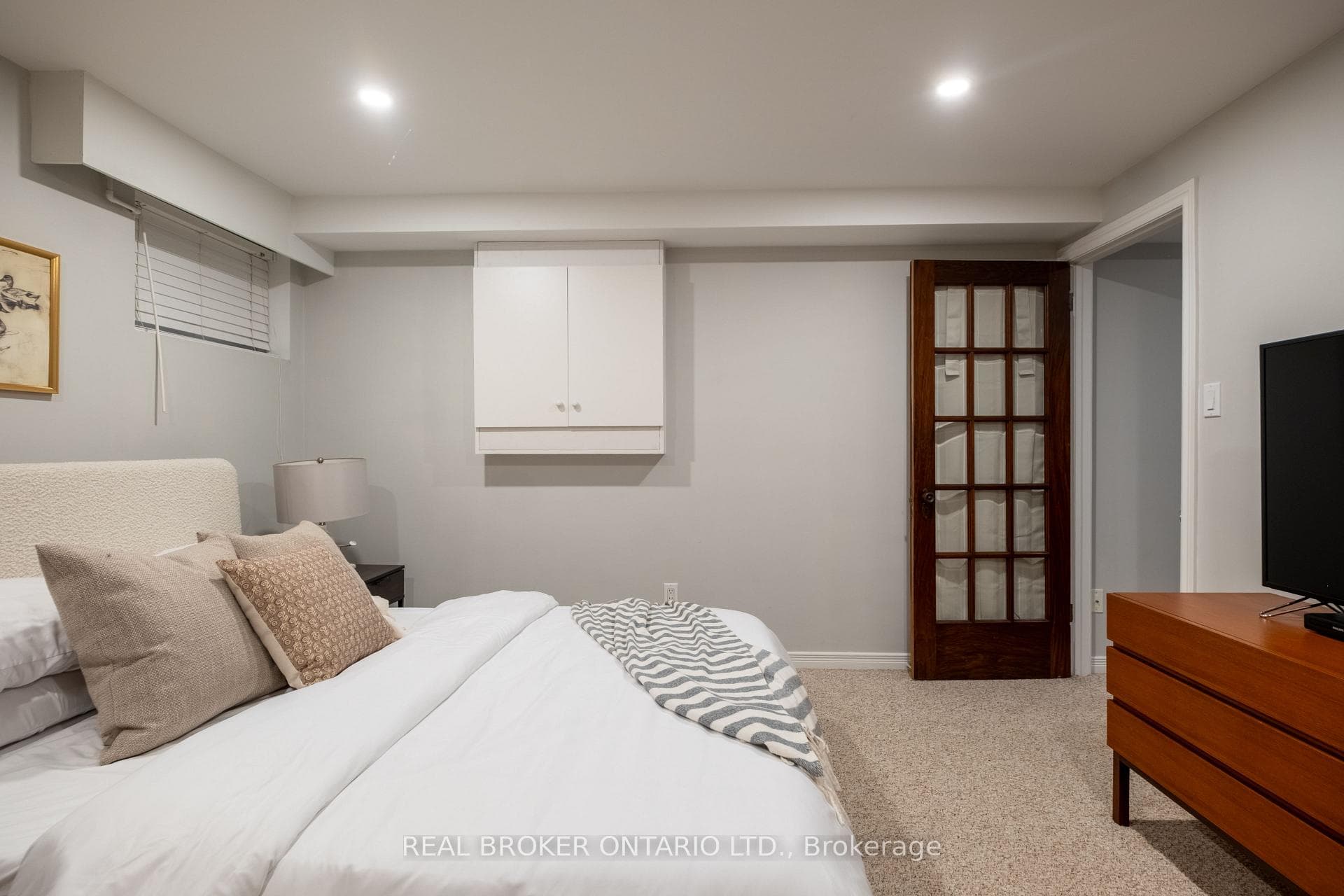 147 Thompson Avenue photo 31
