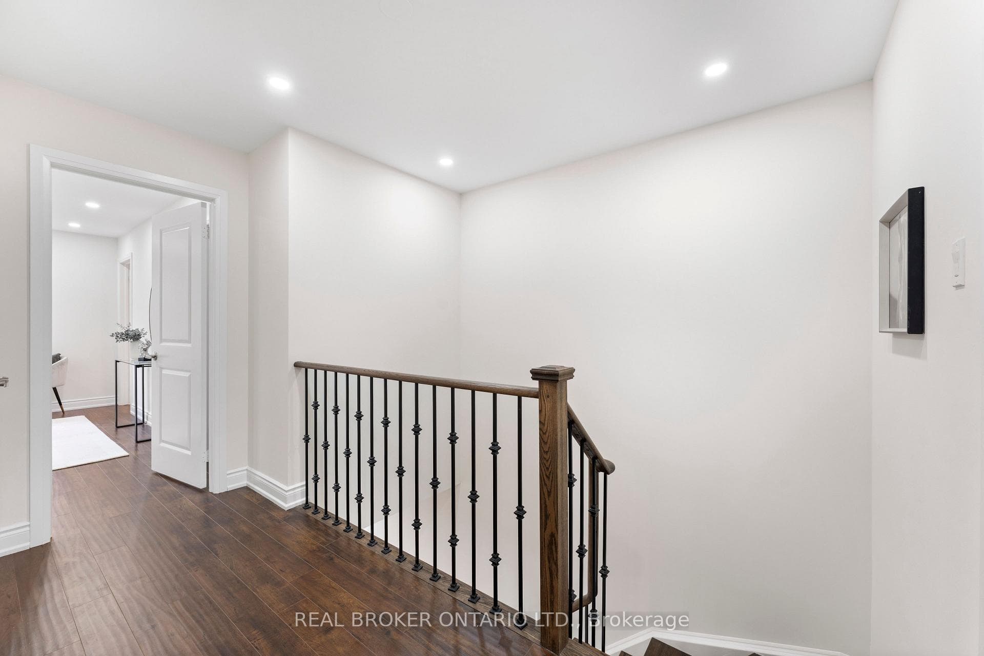 206 London Lane photo 19