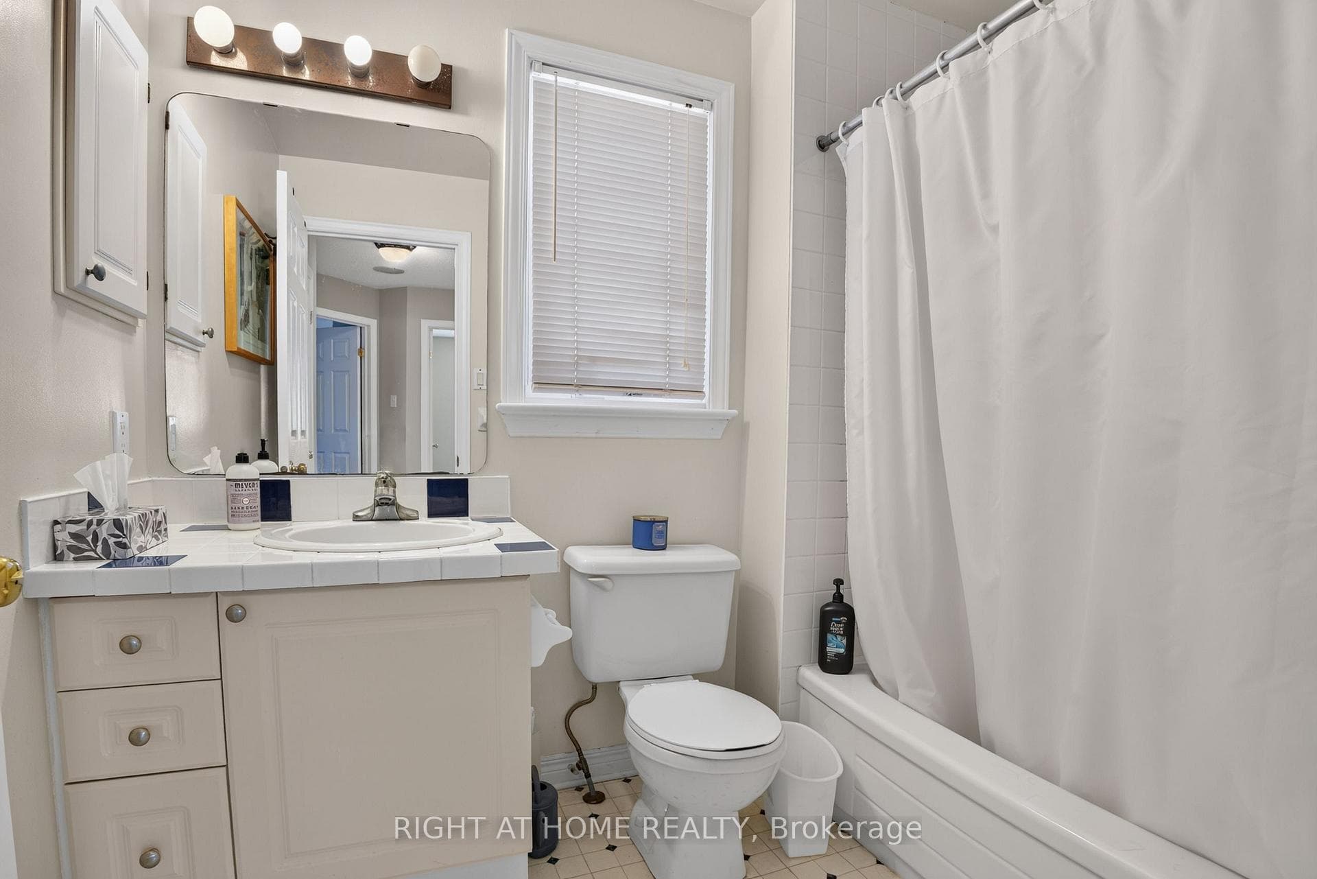 26 Evanshen Crescent photo 33