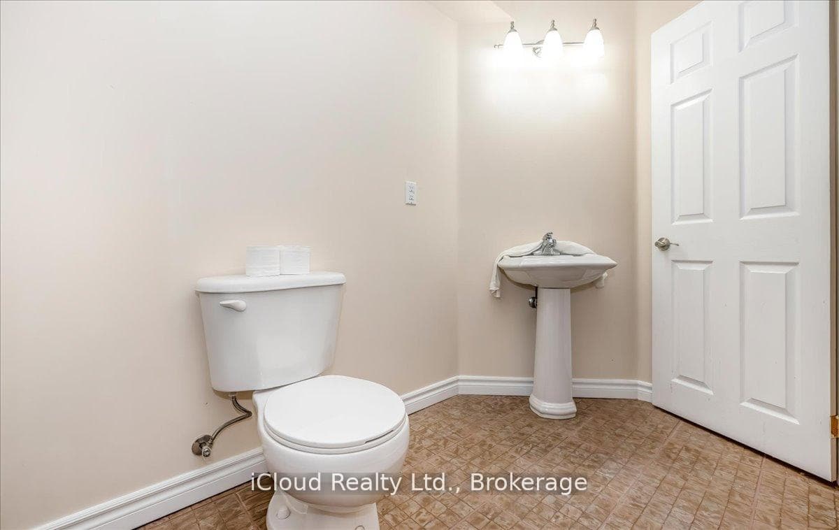 625 Laughren Crescent photo 43