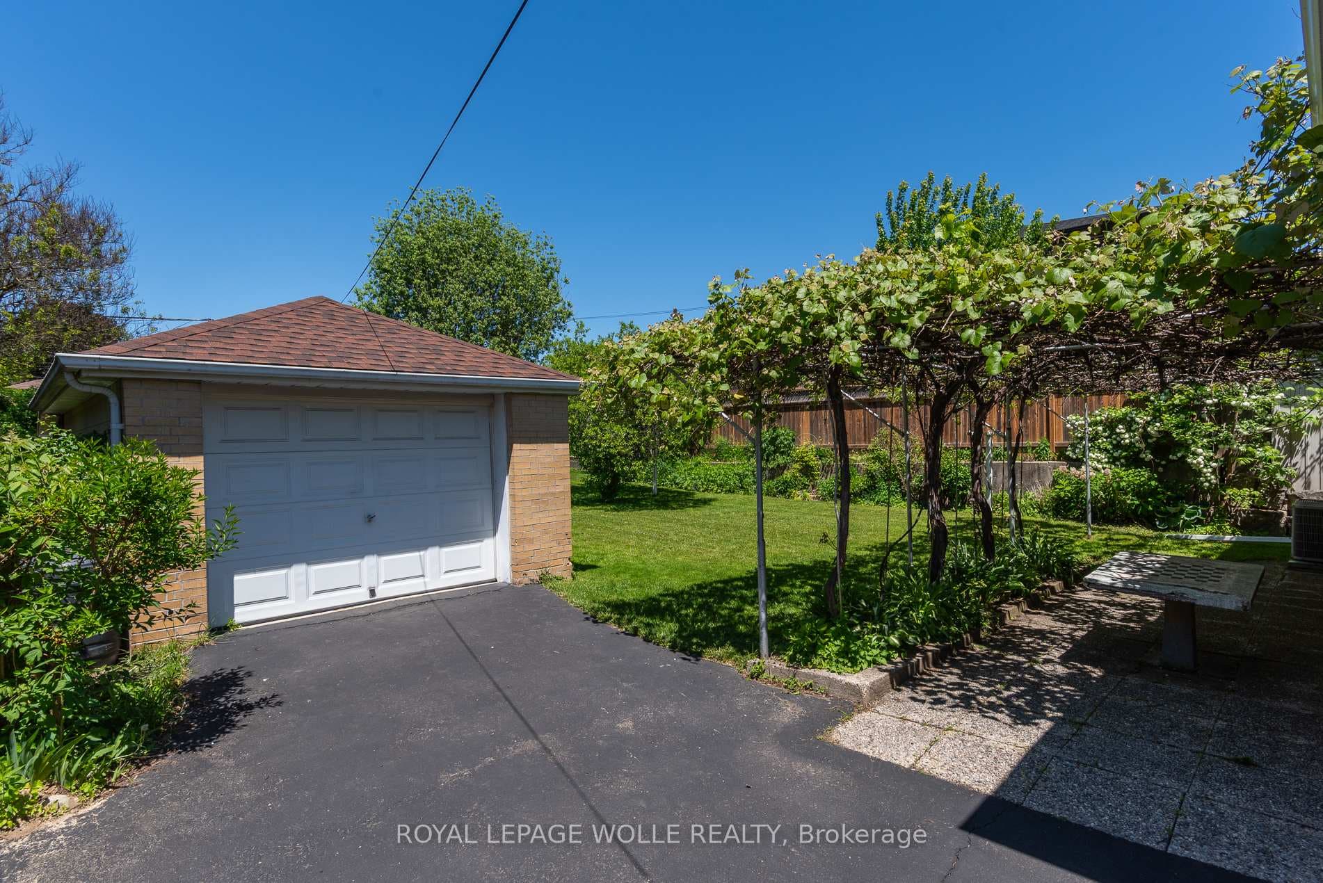 93 Plymouth Road photo 33