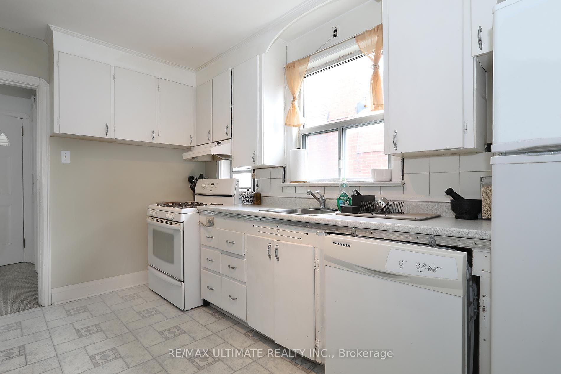 354 Woodmount Avenue photo 8