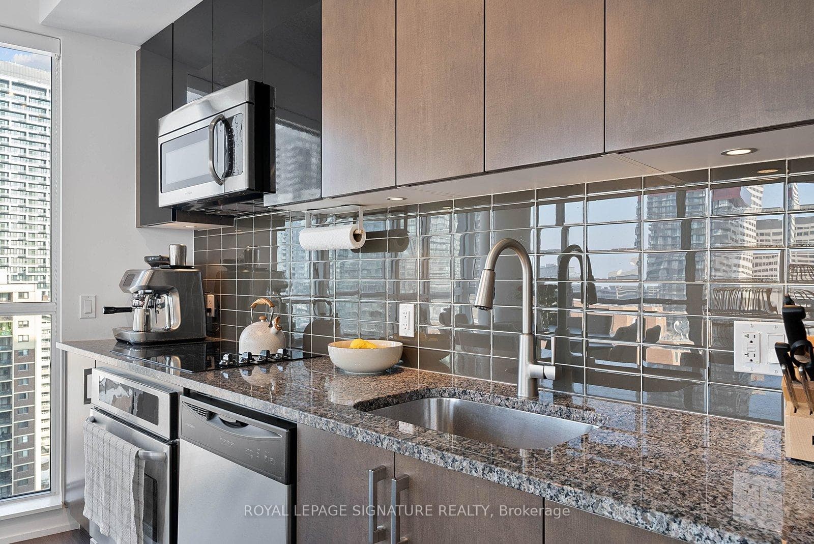 89 Dunfield Avenue Unit 1702 photo 9