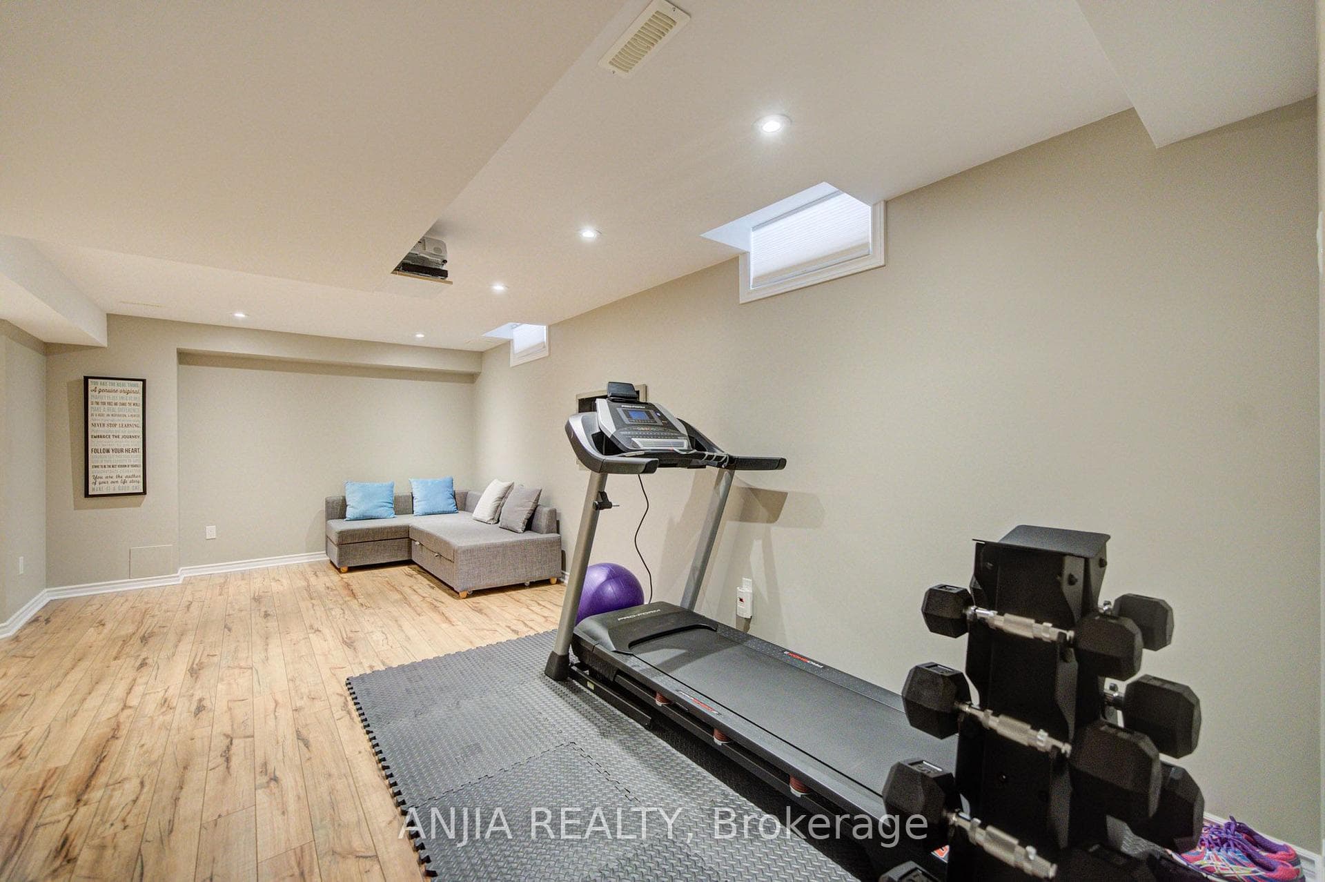 106 Vera Lynn Crescent photo 34