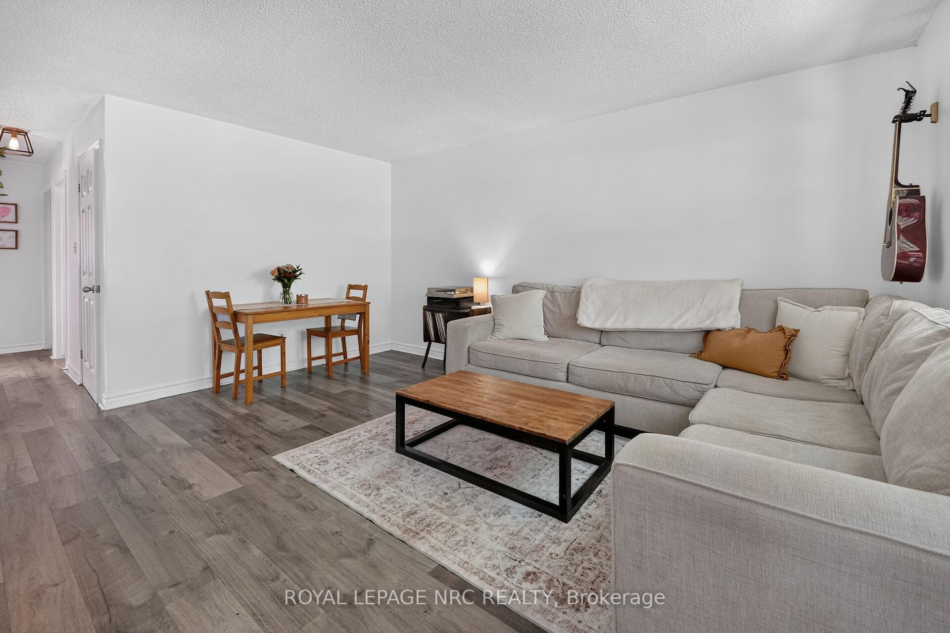 17 Allan Drive photo 3