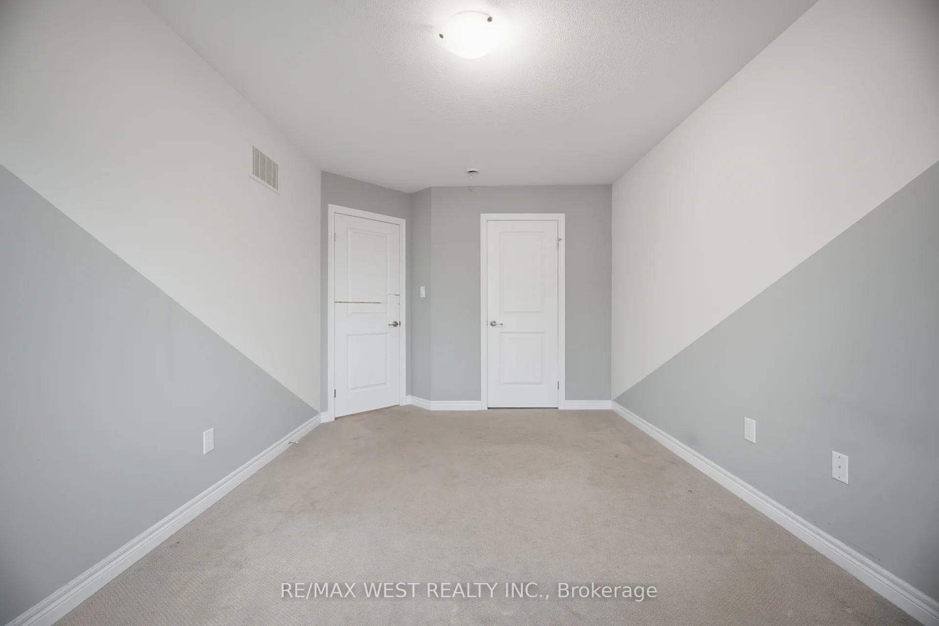 137 Echovalley Drive photo 30