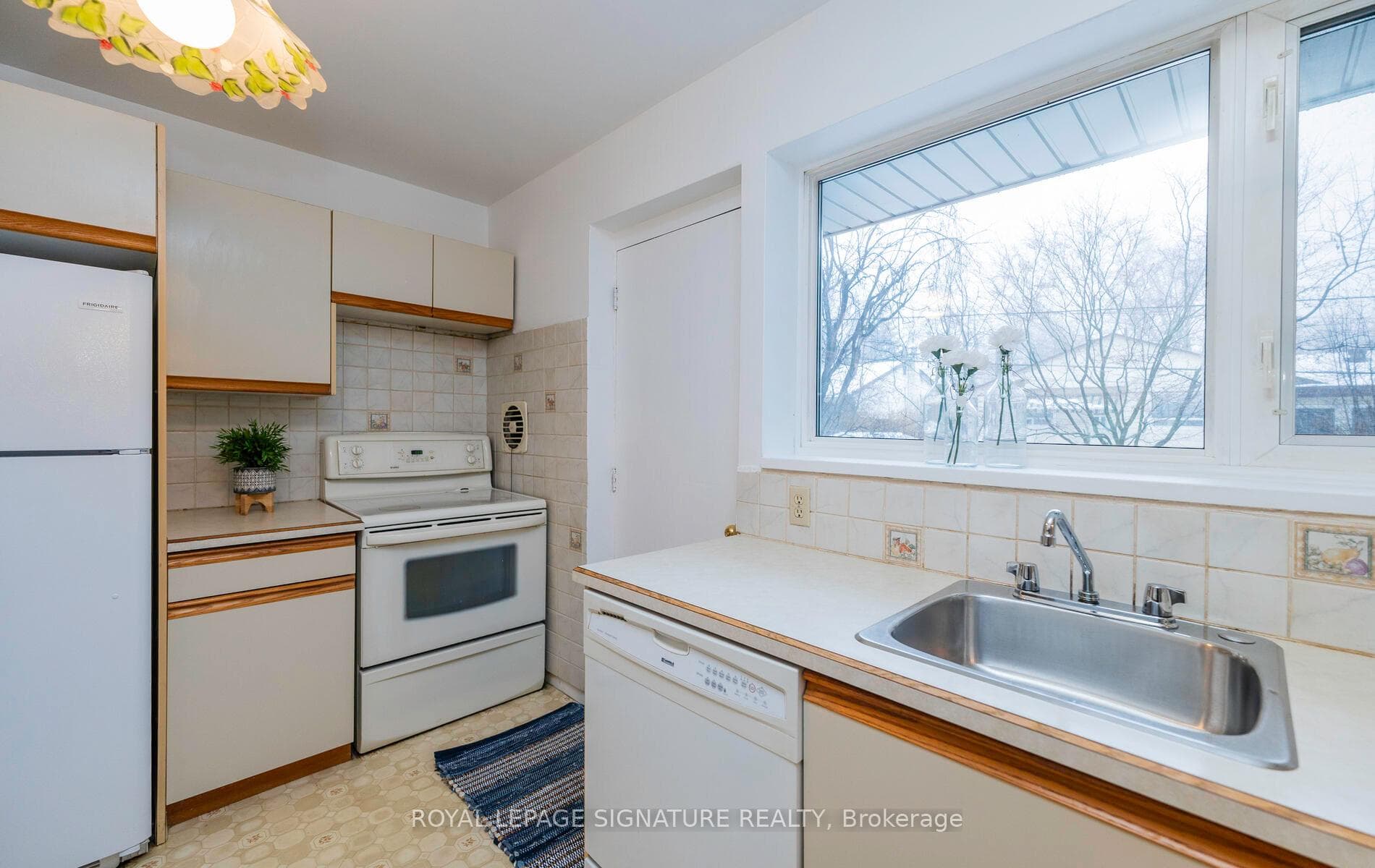 20 Overton Crescent photo 11