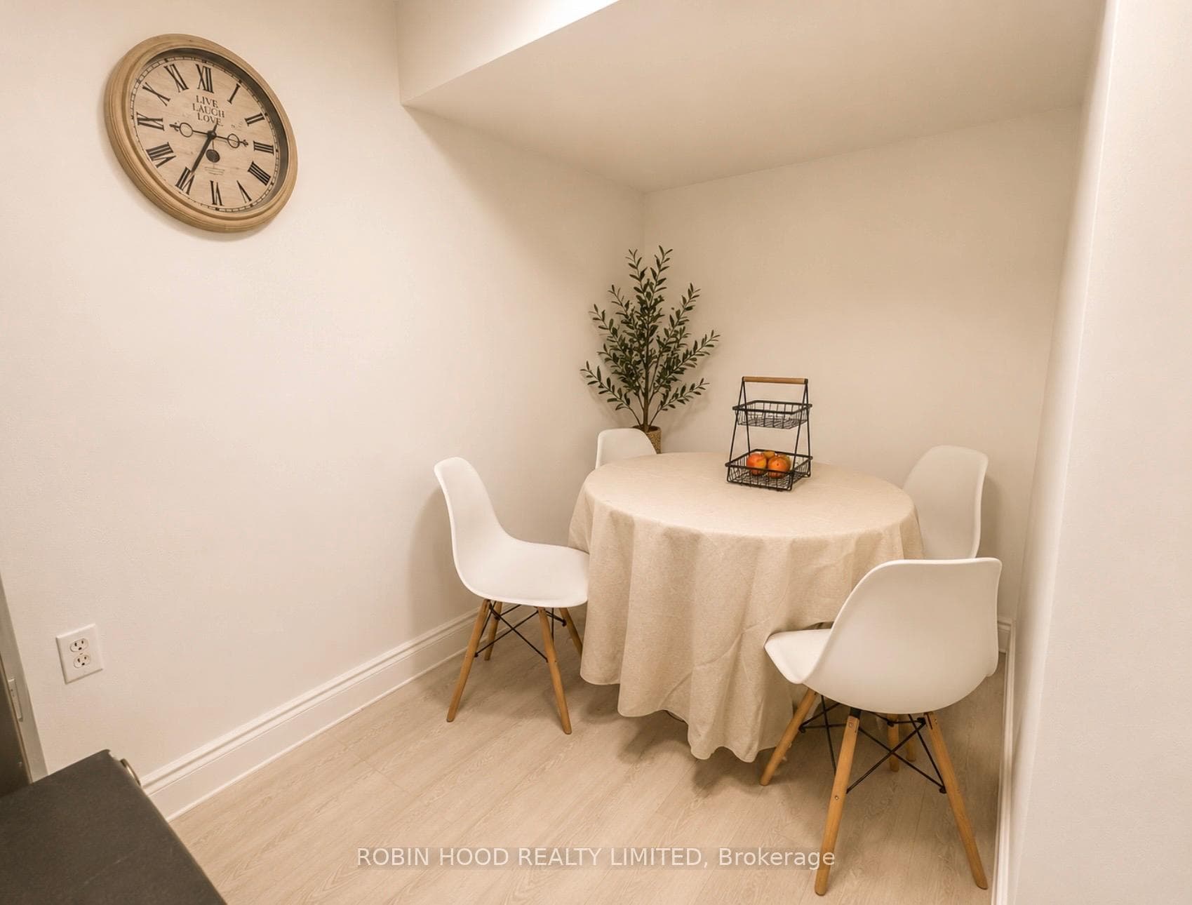 84 Elgar Avenue photo 16