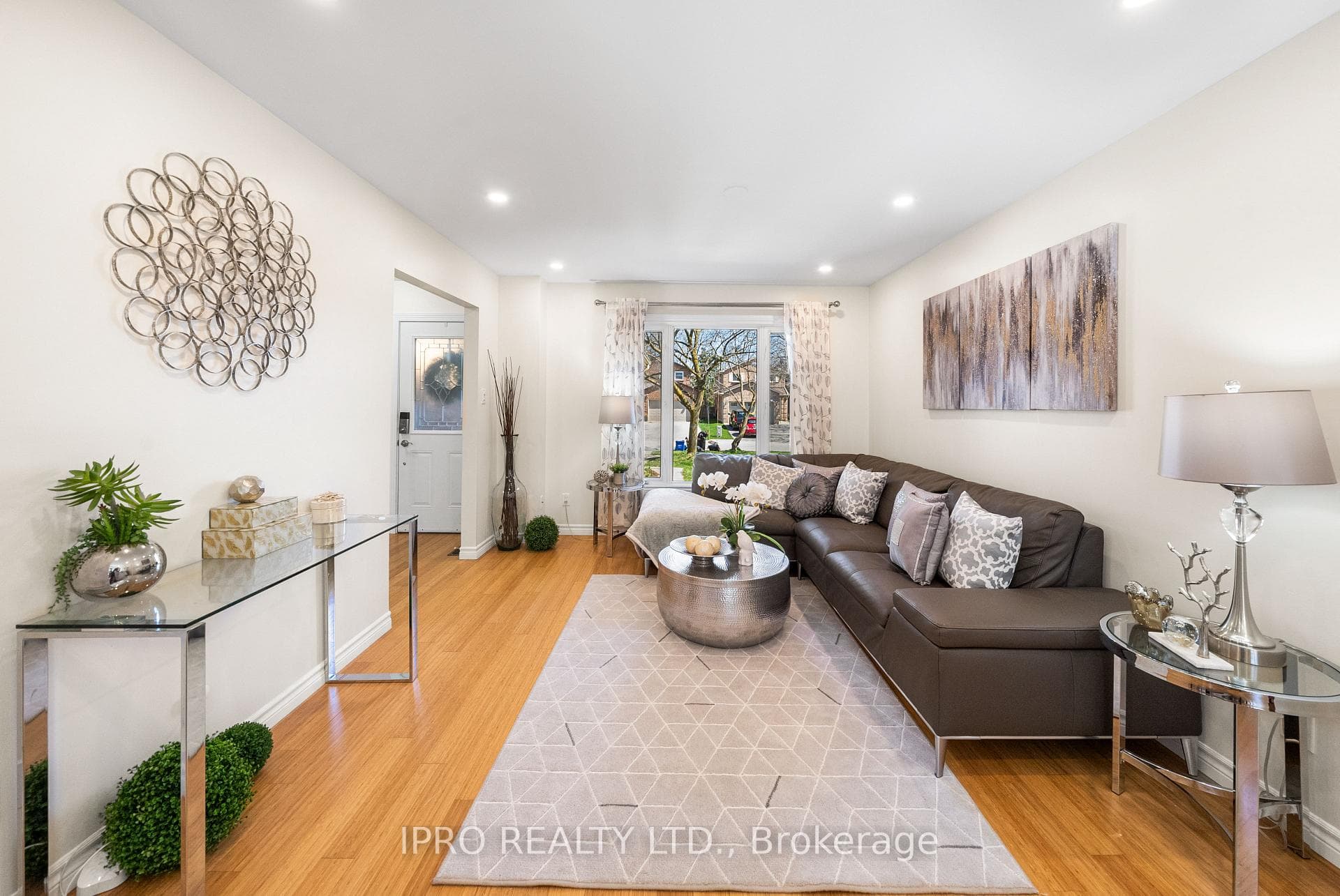 592 Roseheath Drive photo 6