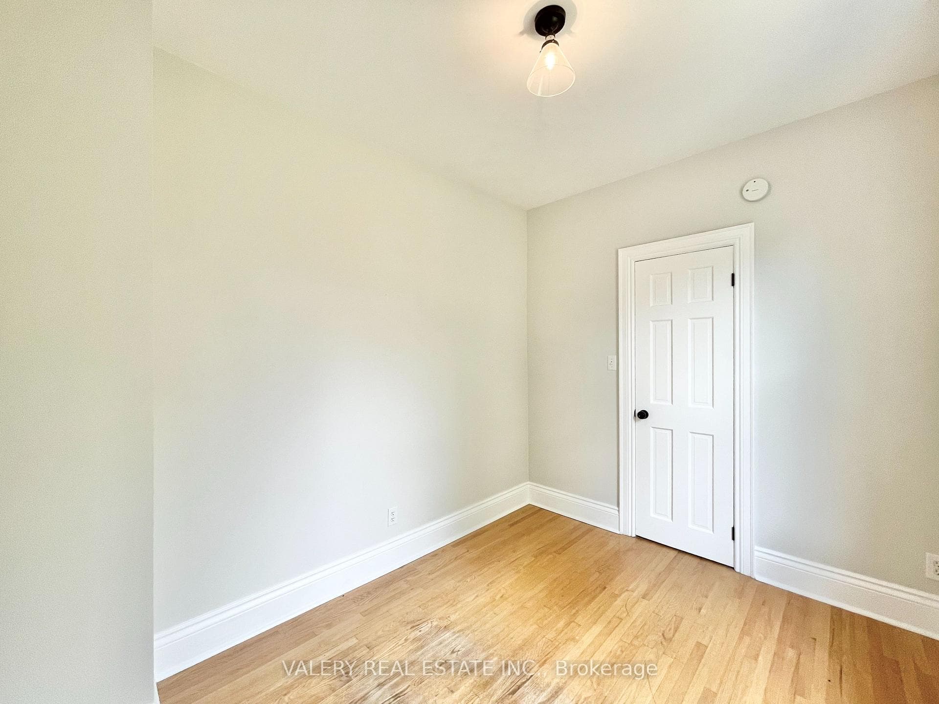 92 Nassau Street Unit Main photo 10