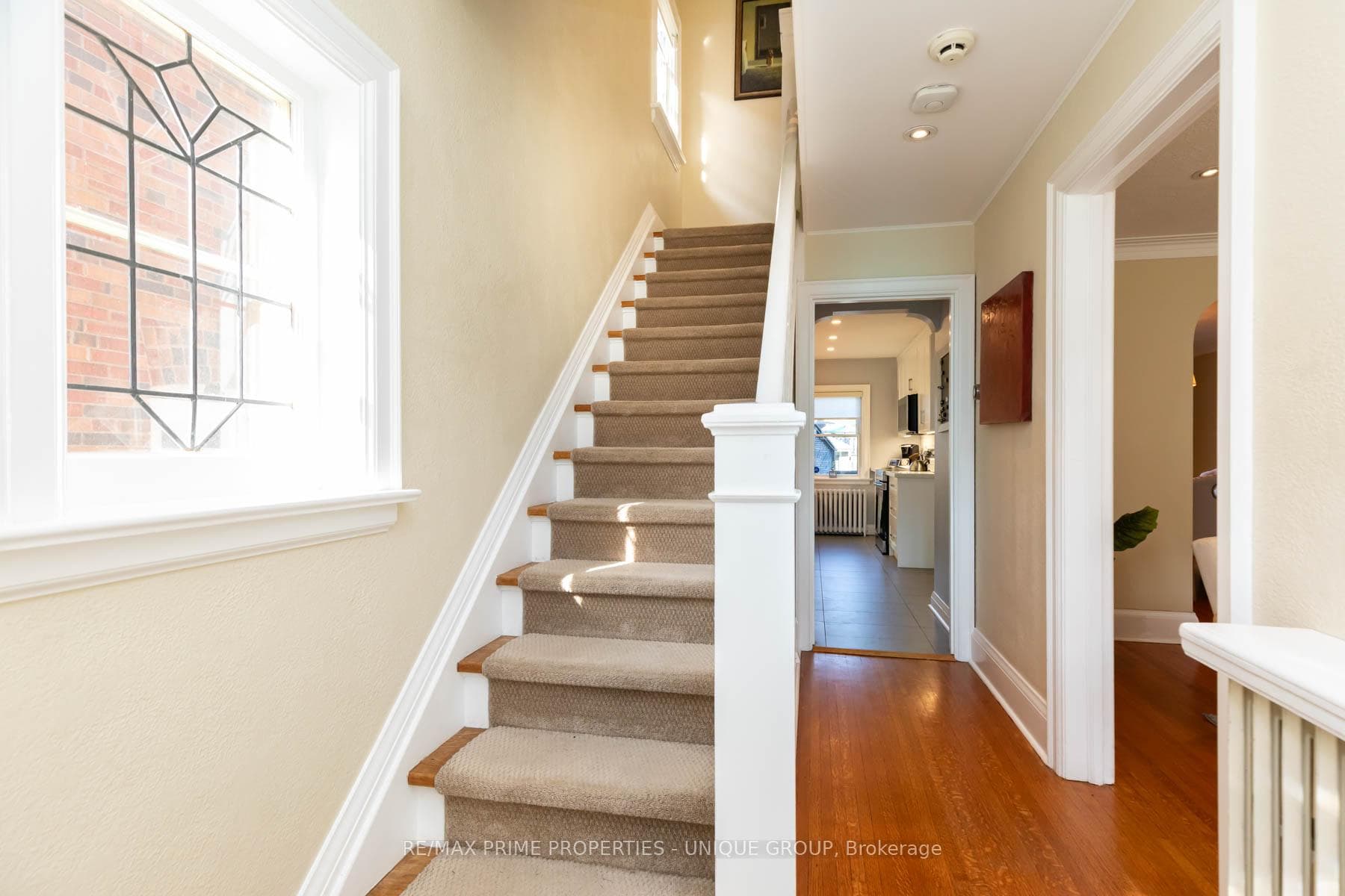 542 Broadway Avenue photo 16