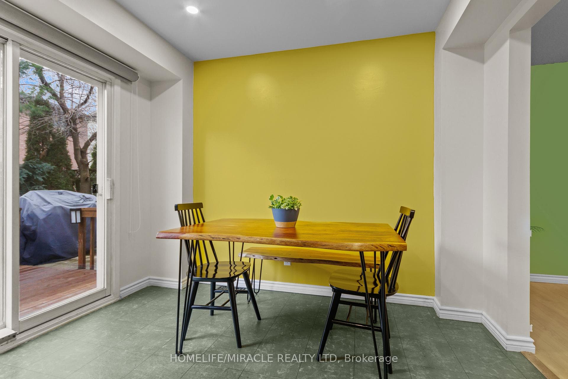 10 Balmoral Court photo 11