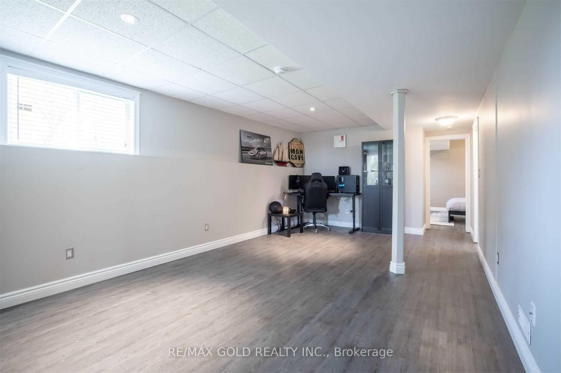 11 Rose Avenue photo 24