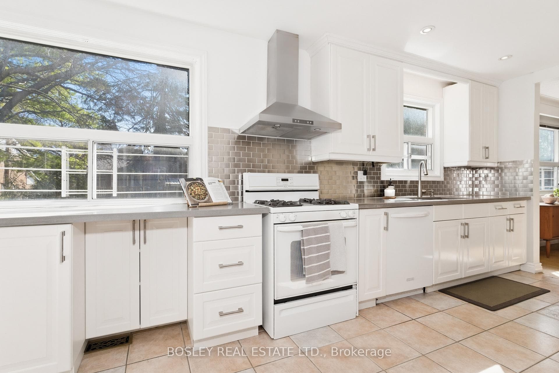 21 Bridlewood Boulevard photo 14