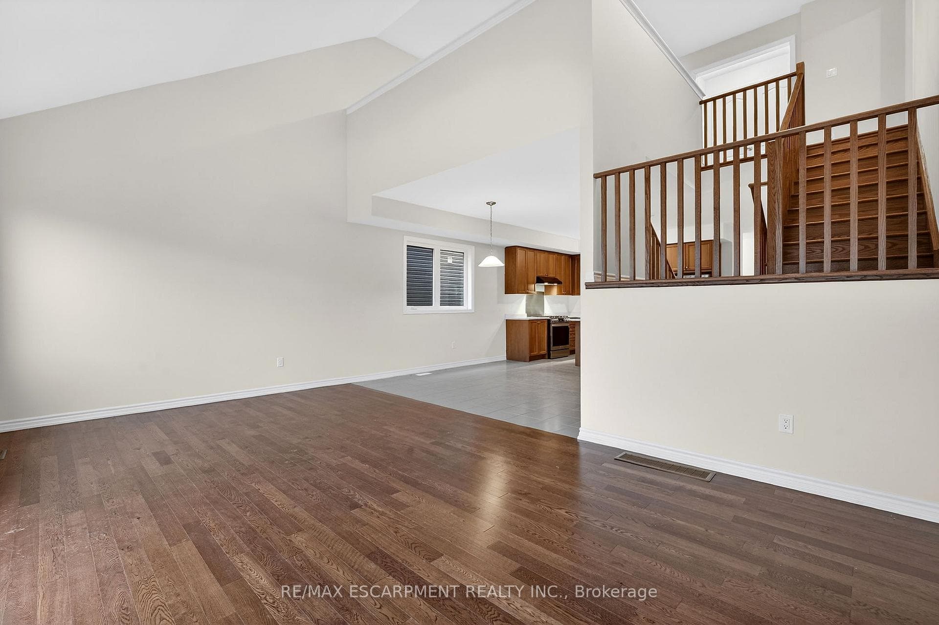 11 FRONTIER Drive photo 8