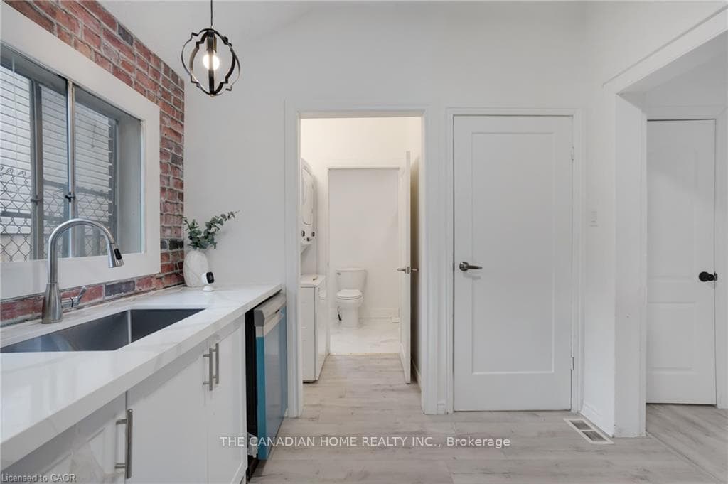 32 Niagara Street photo 23