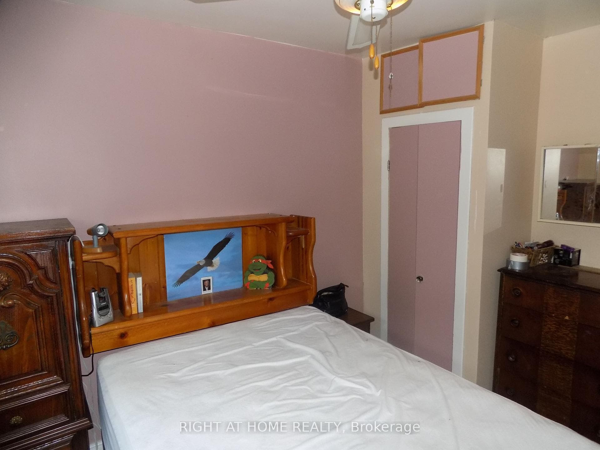 240 Tresane Street photo 8