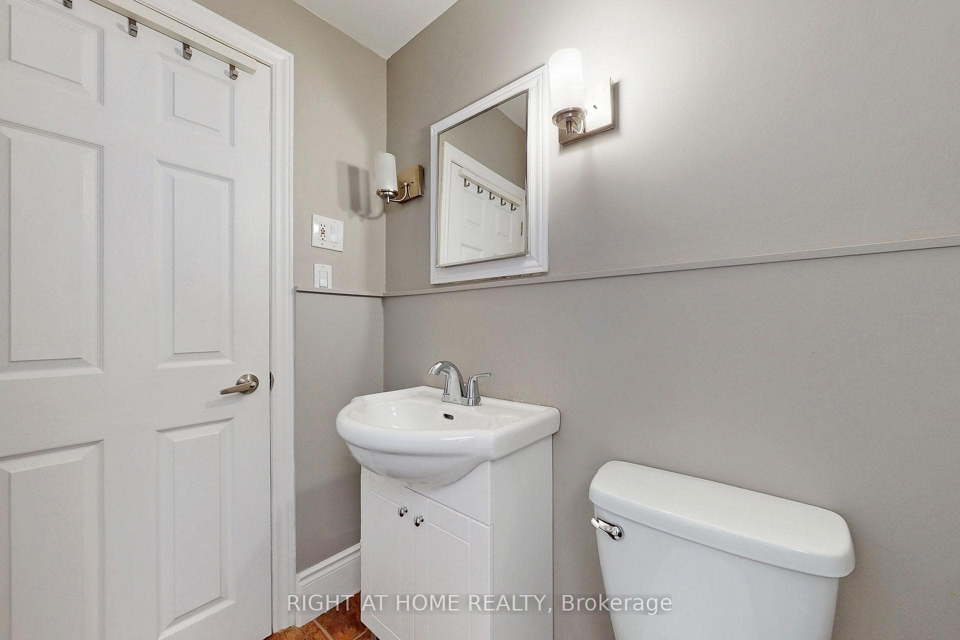 255 Lakeshore Road Unit #A photo 28