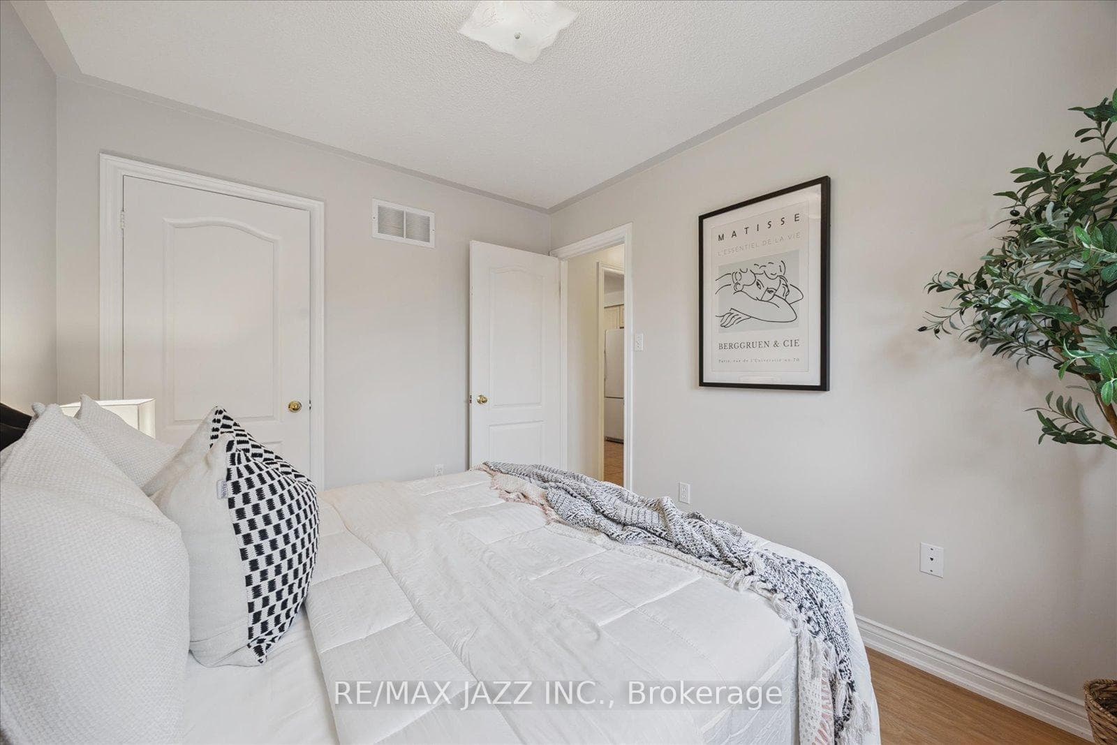 12 Lacroix Court photo 34