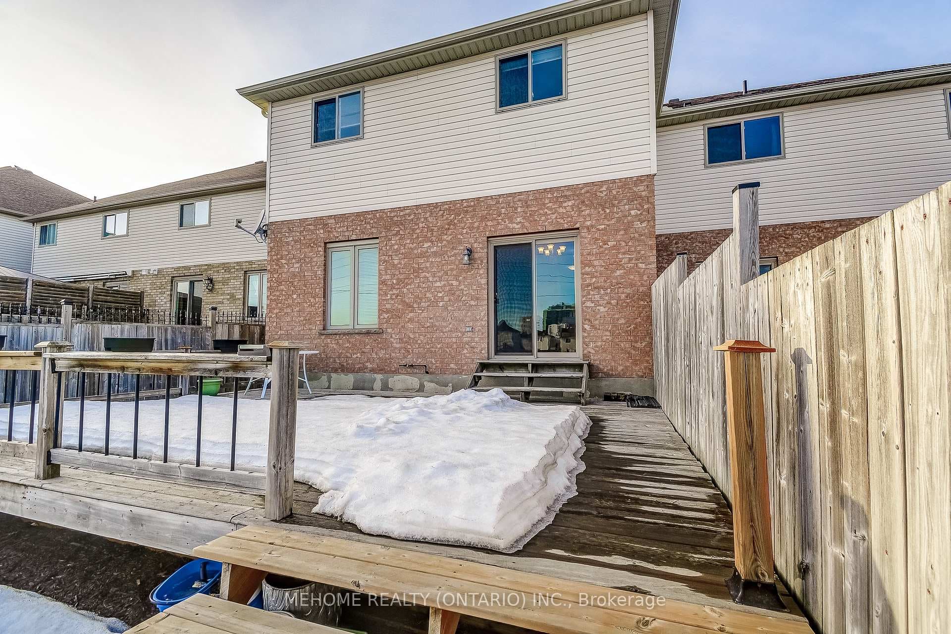 63 Huck Crescent photo 32