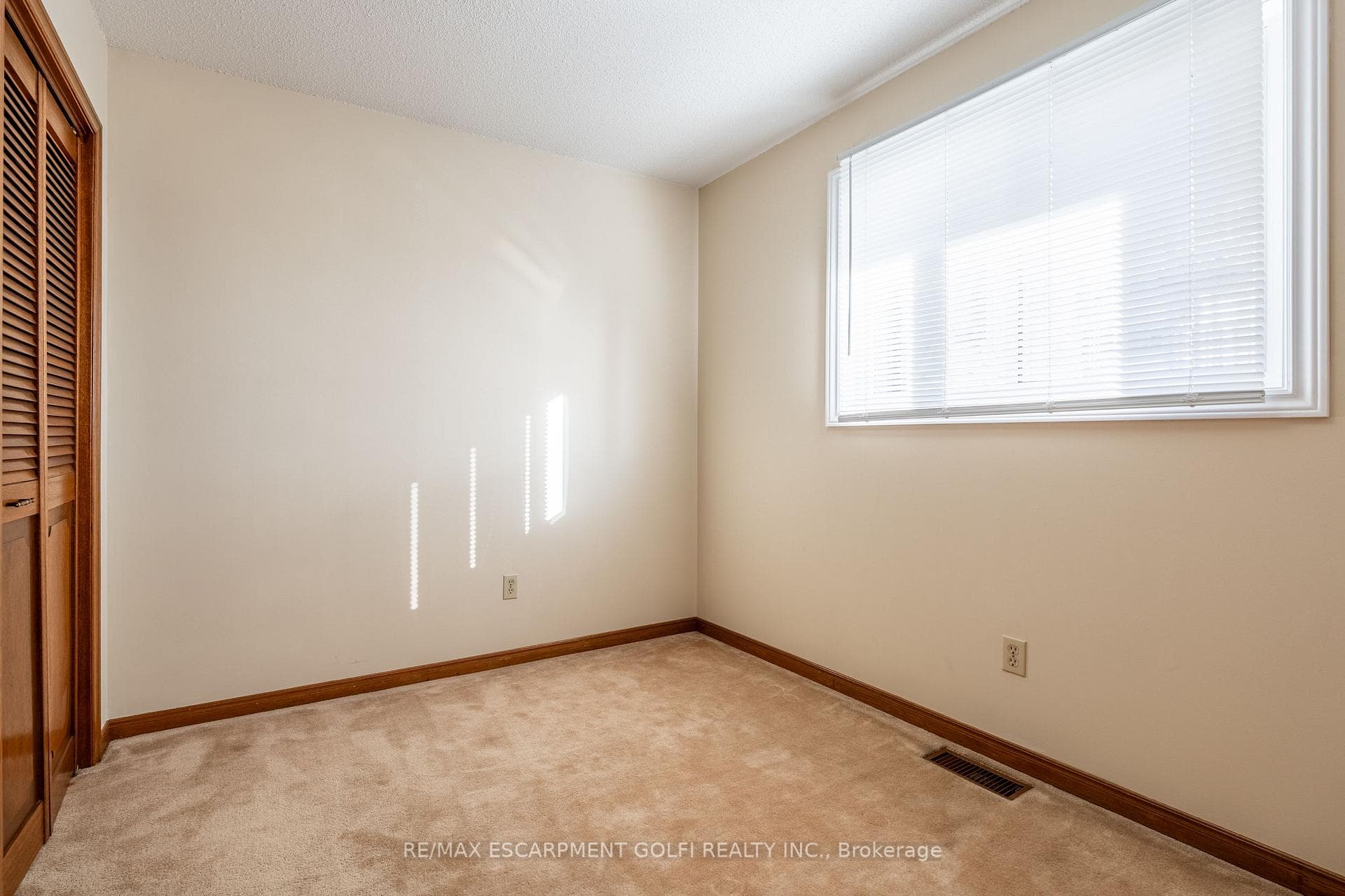222 Wood Street photo 20