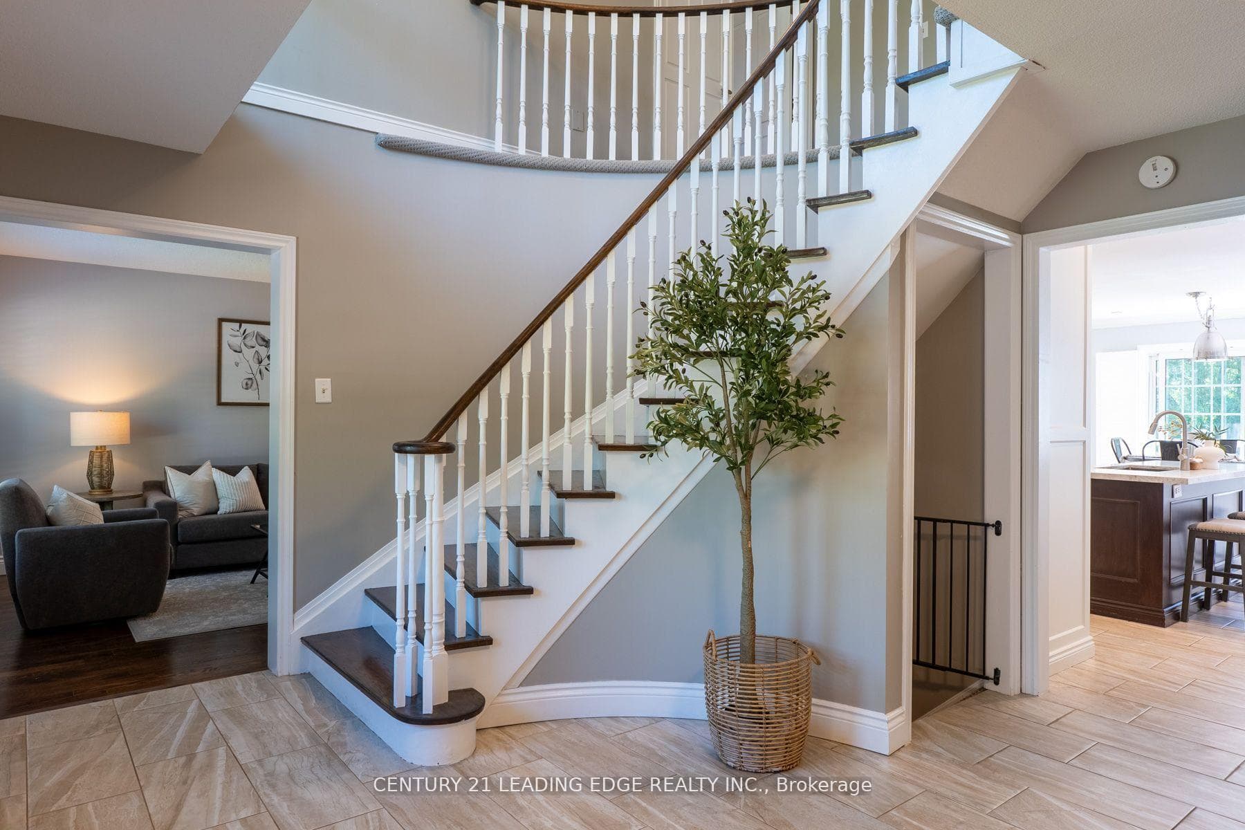 90 Waverly Street photo 16