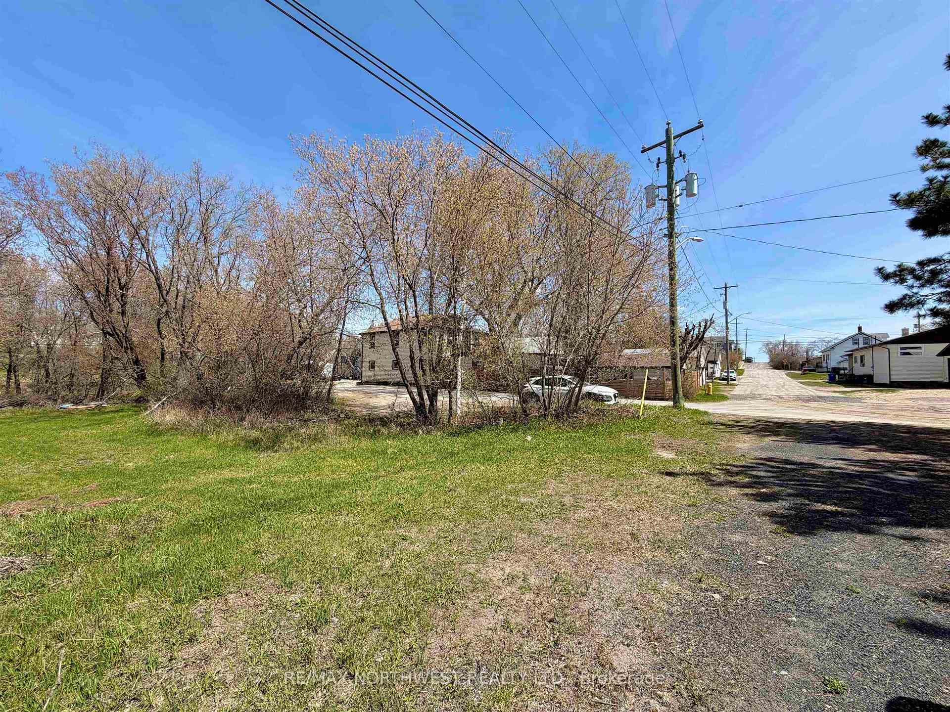 76 PETER STREET W photo 10