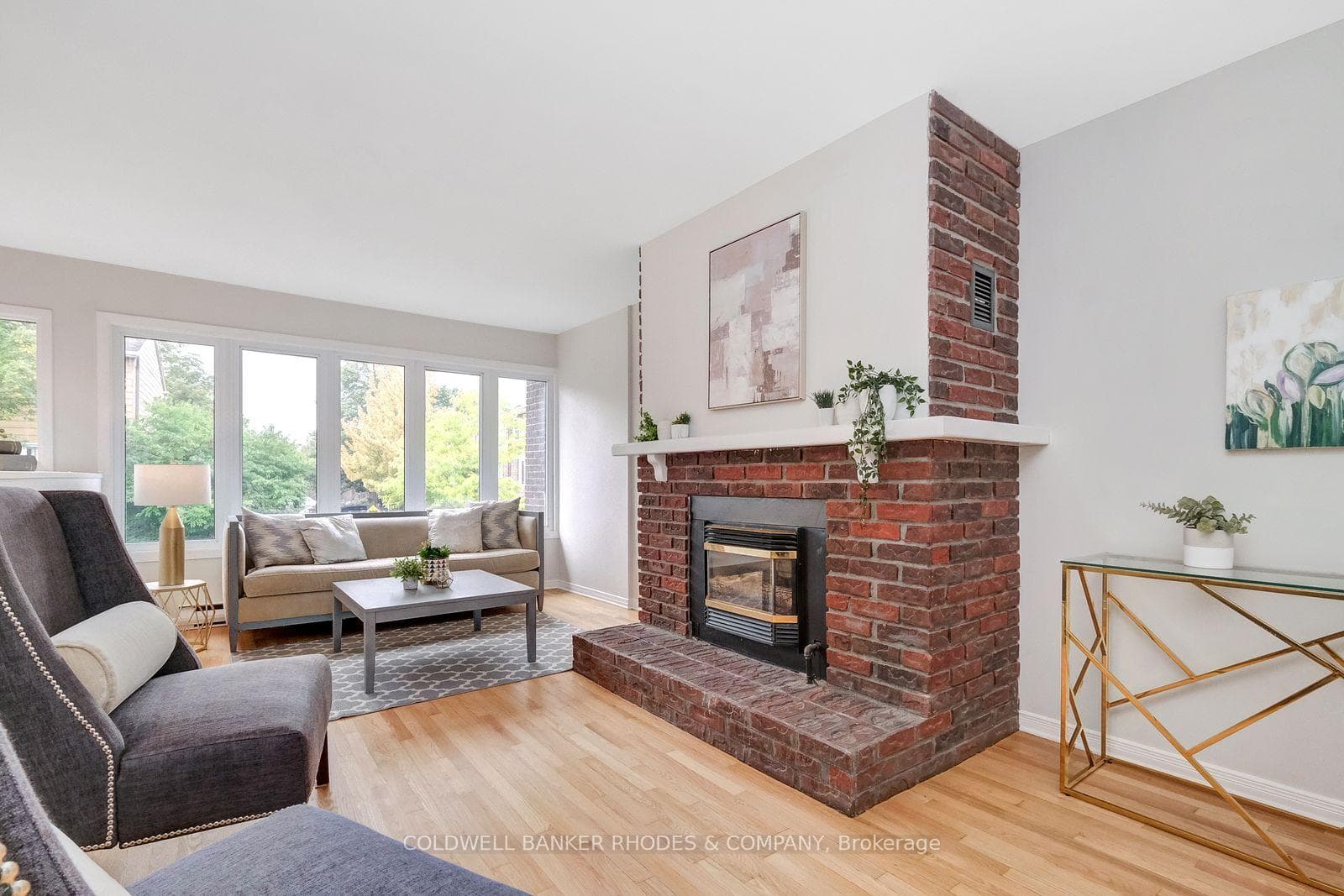 2098 Eric Crescent photo 6