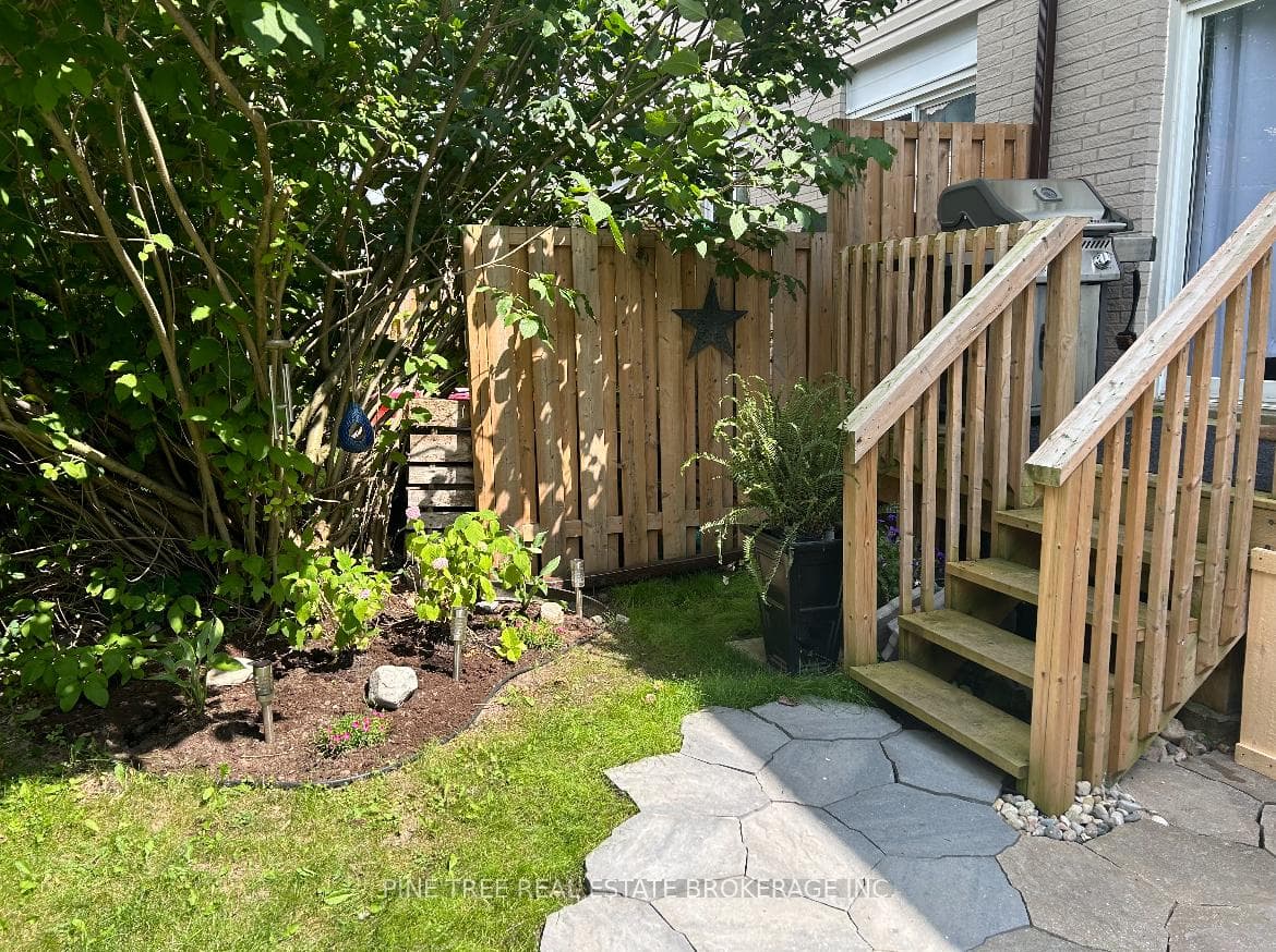 1095 Mississaga Street Unit 37 photo 20
