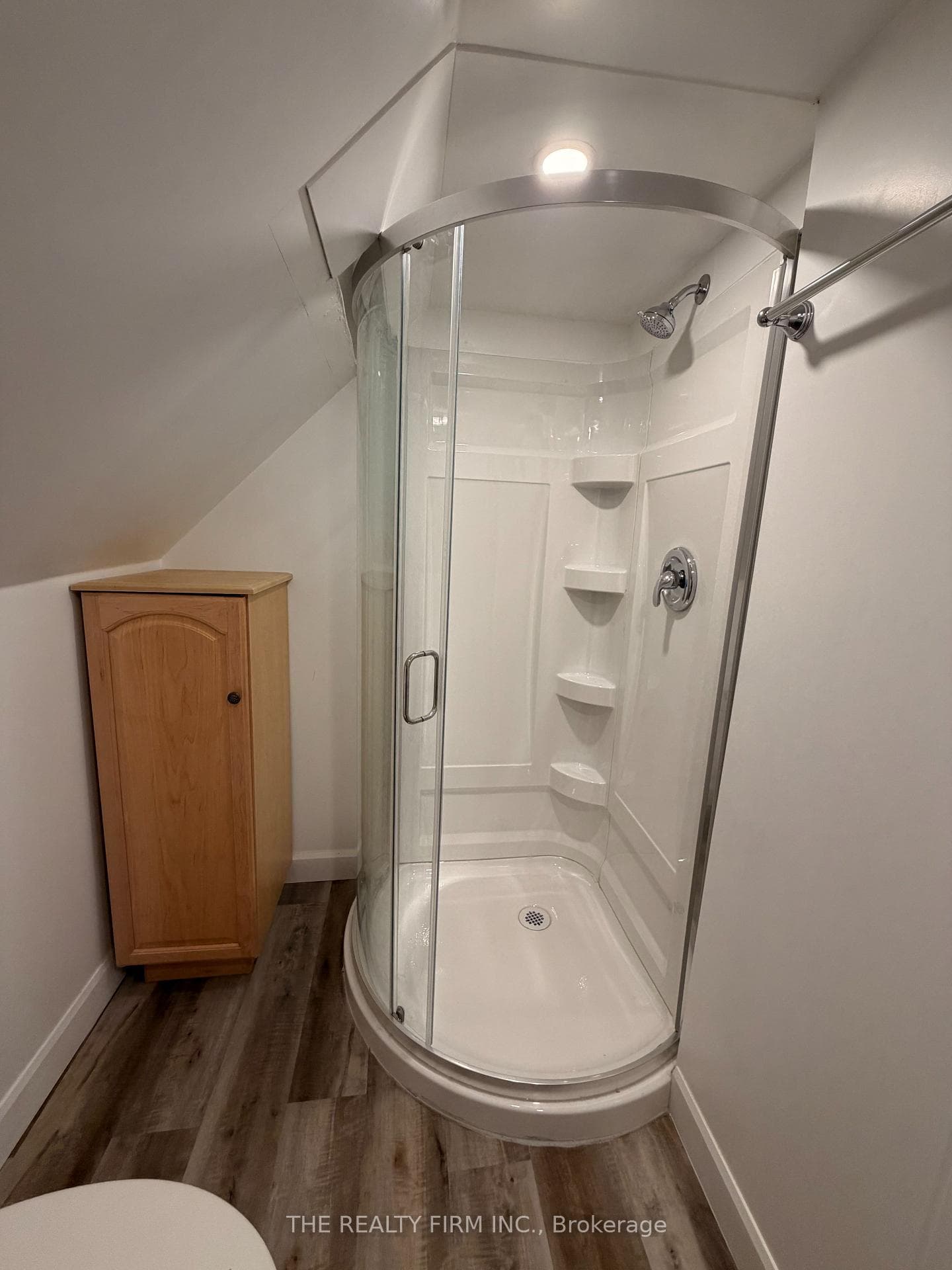 25 Glenwood Avenue Unit Upper photo 4