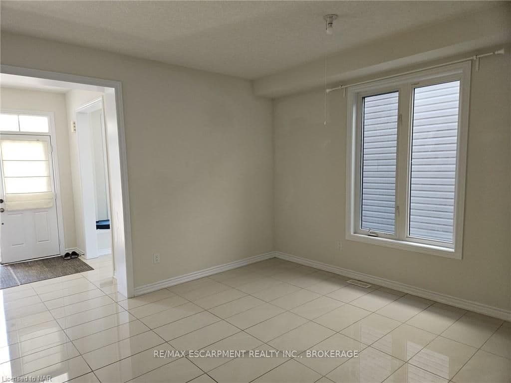 8592 SWEET CHESTNUT Road Unit UPPER photo 3