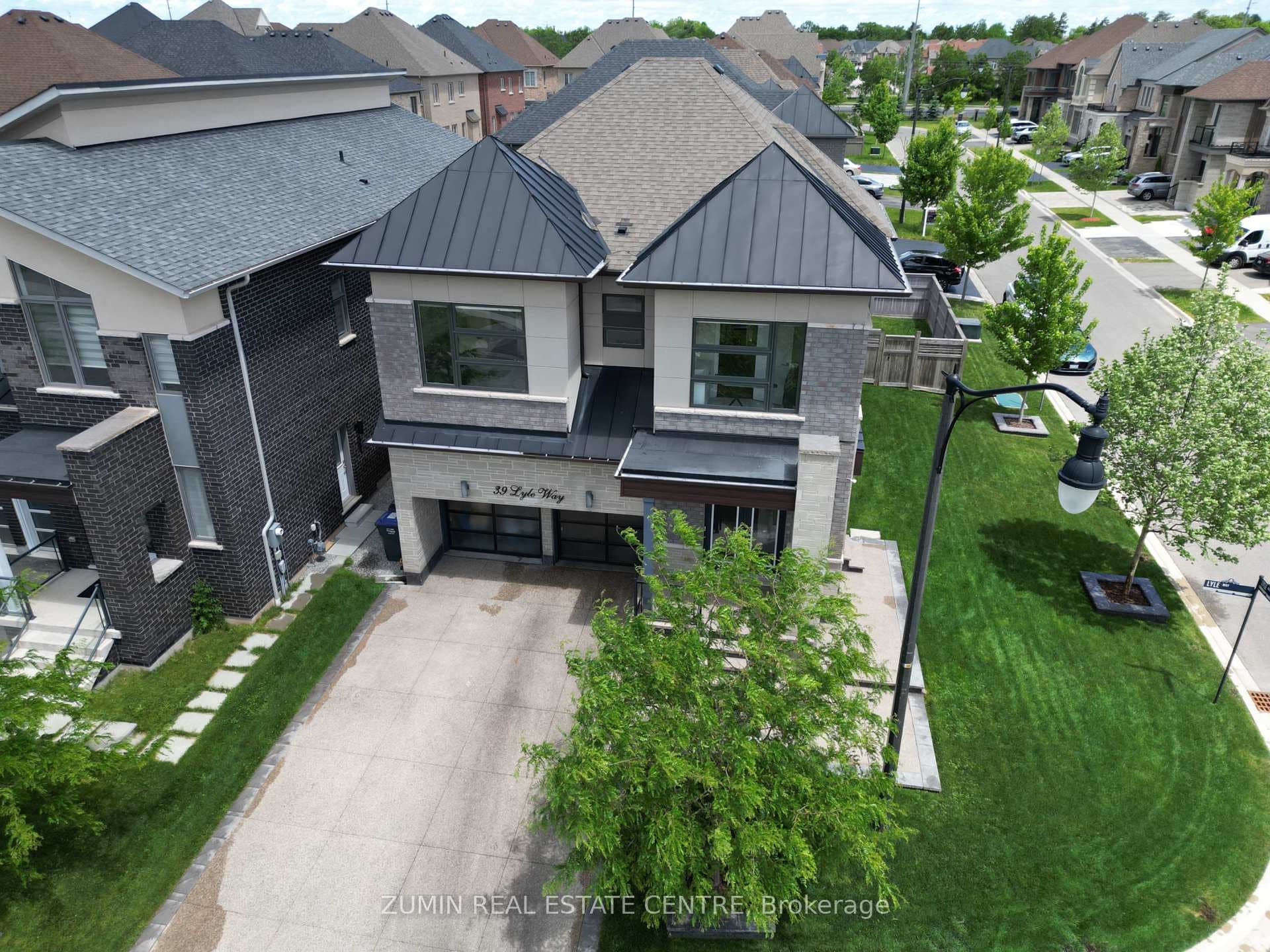39 Lyle Way photo 4