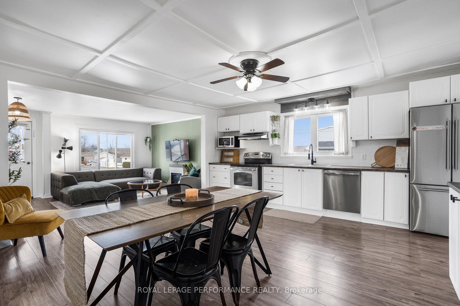 403 Catherine Street photo 11