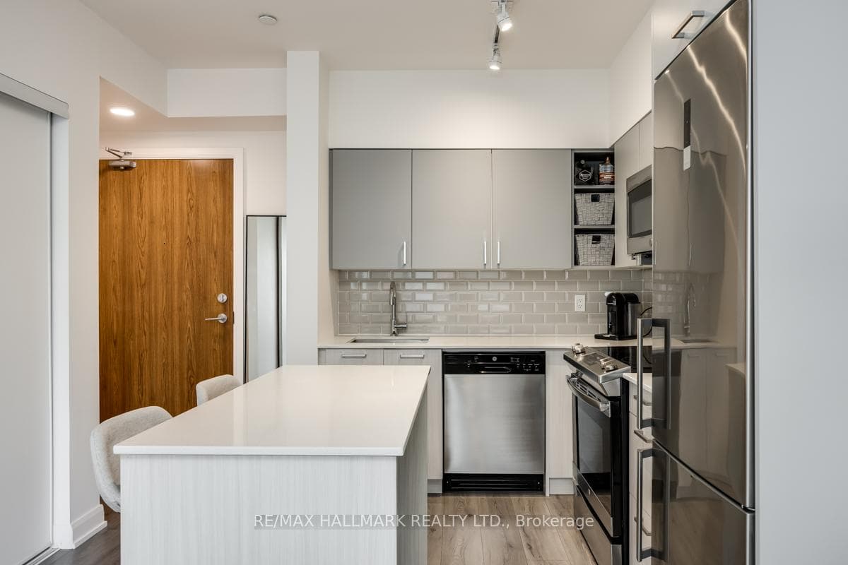385 Osler Street Unit 306 photo 7