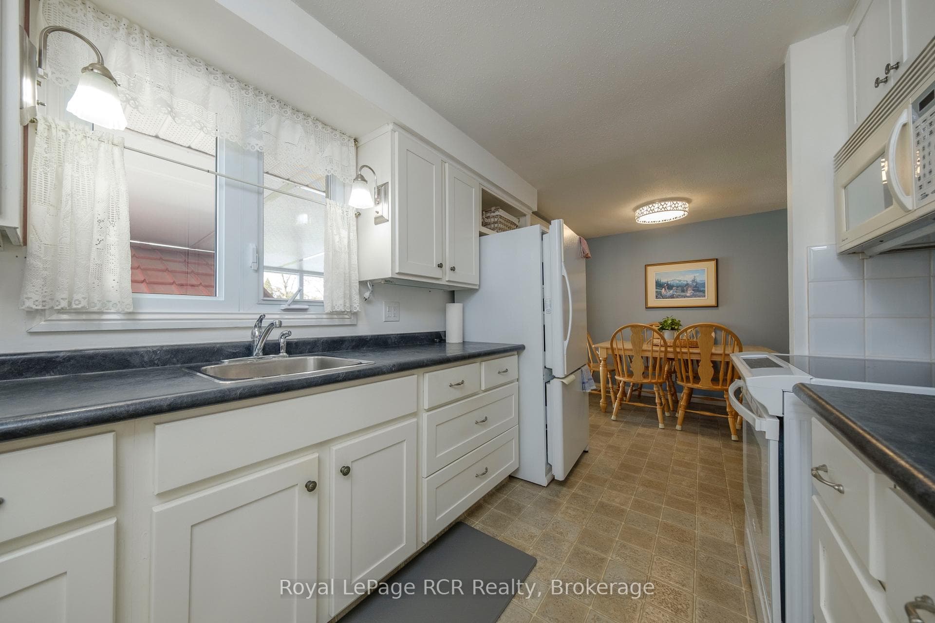 286 Nelson Street photo 9