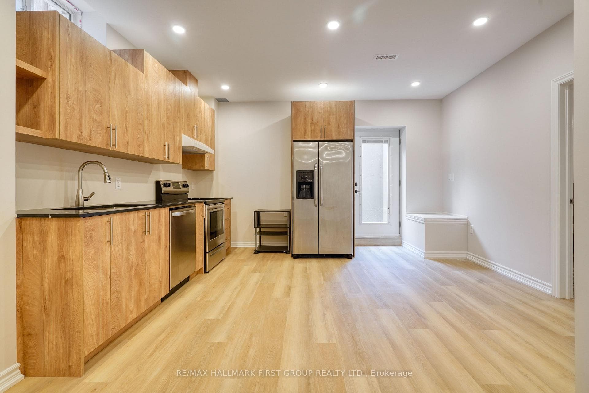 136 Milby Crescent photo 3