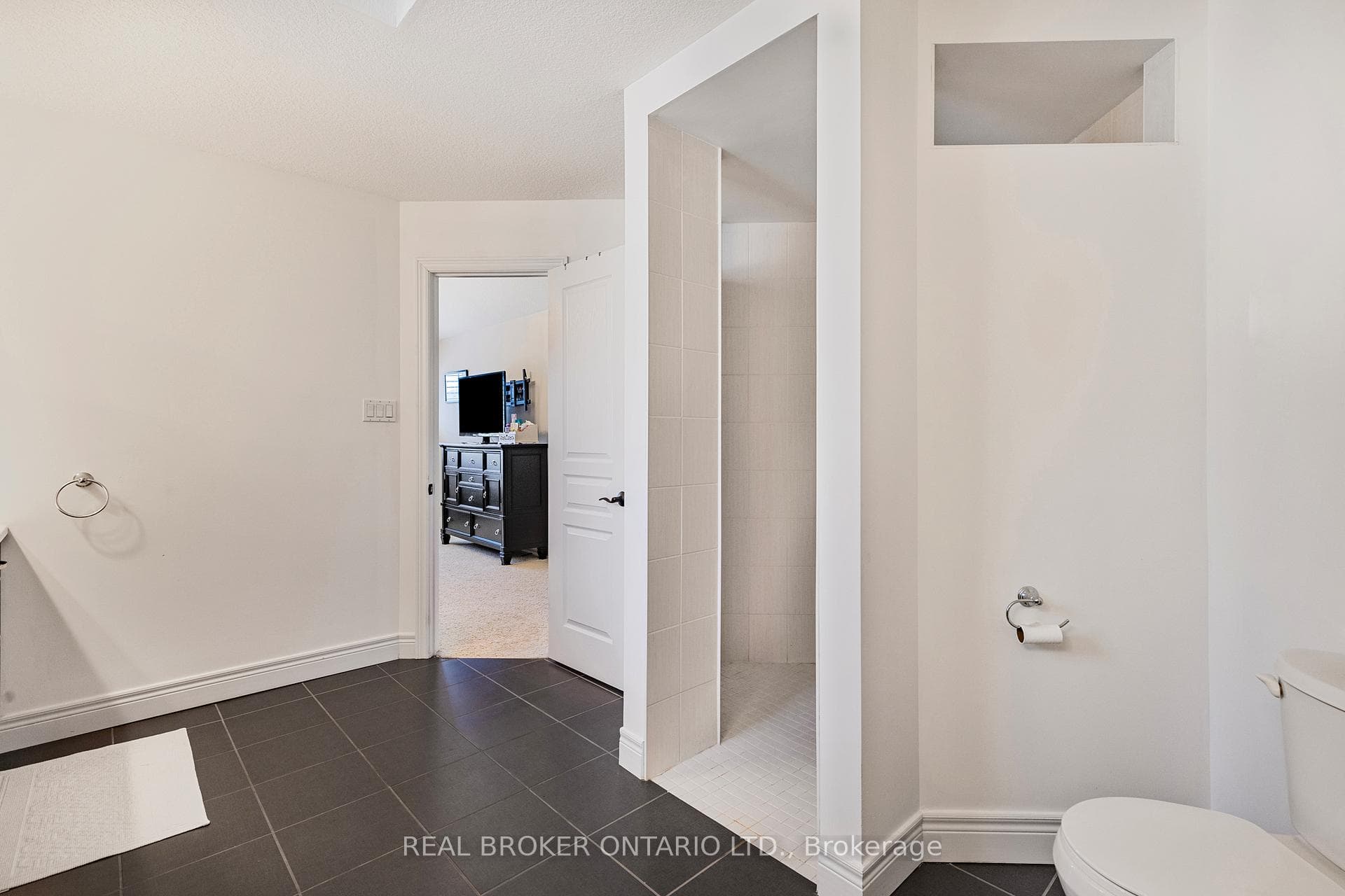 32 Hilborn Street photo 24