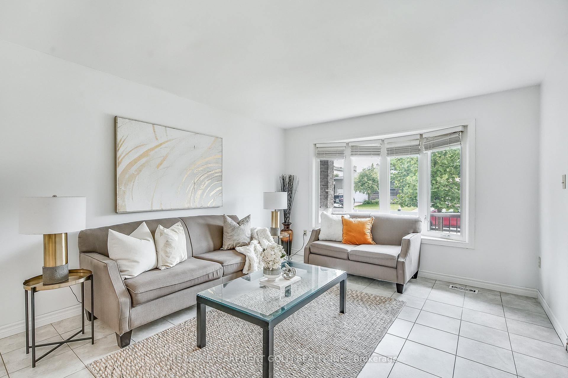 9 Valanna Court photo 6