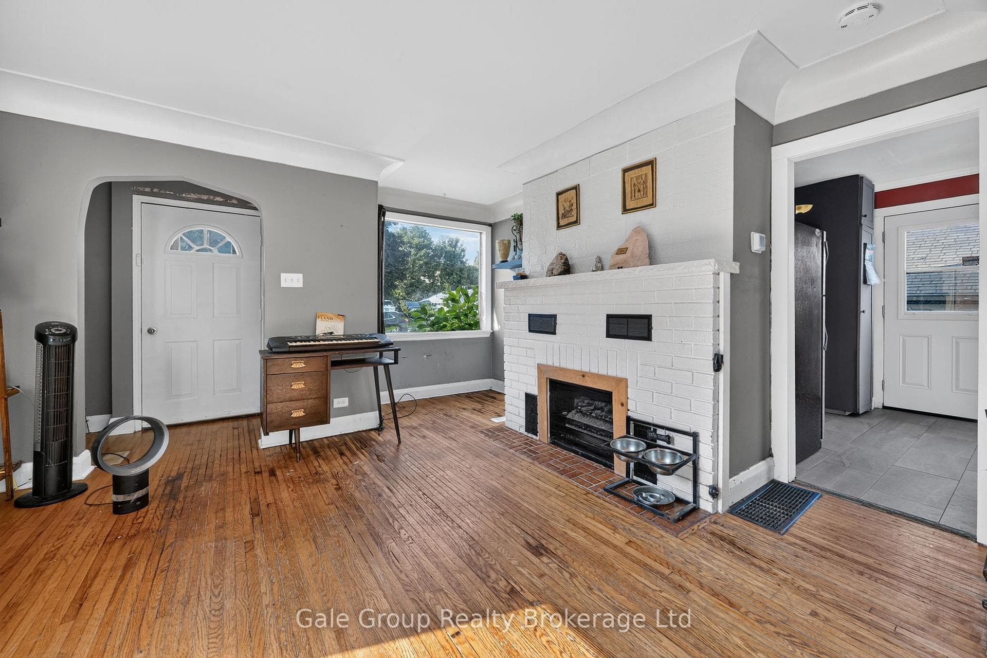 813 Dufferin Street photo 5