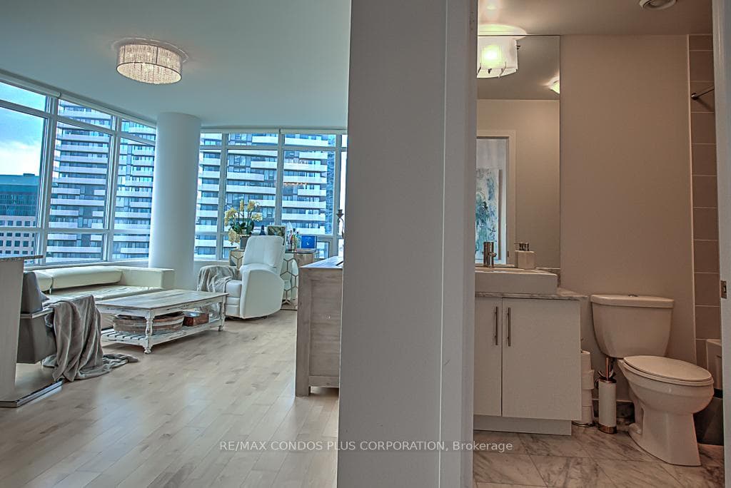 65 Bremner Boulevard Unit 2710 photo 3
