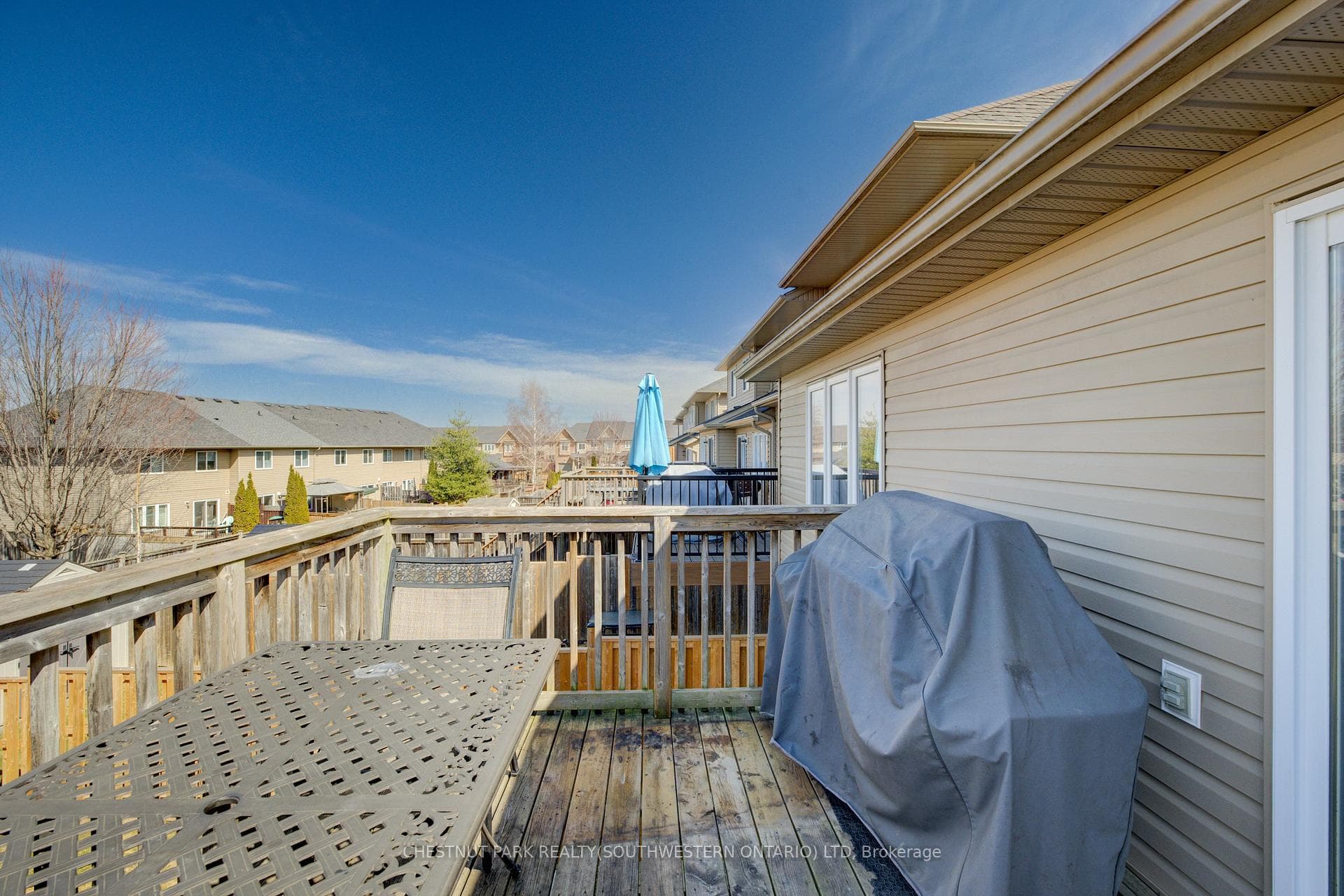988 Zeller Crescent photo 37