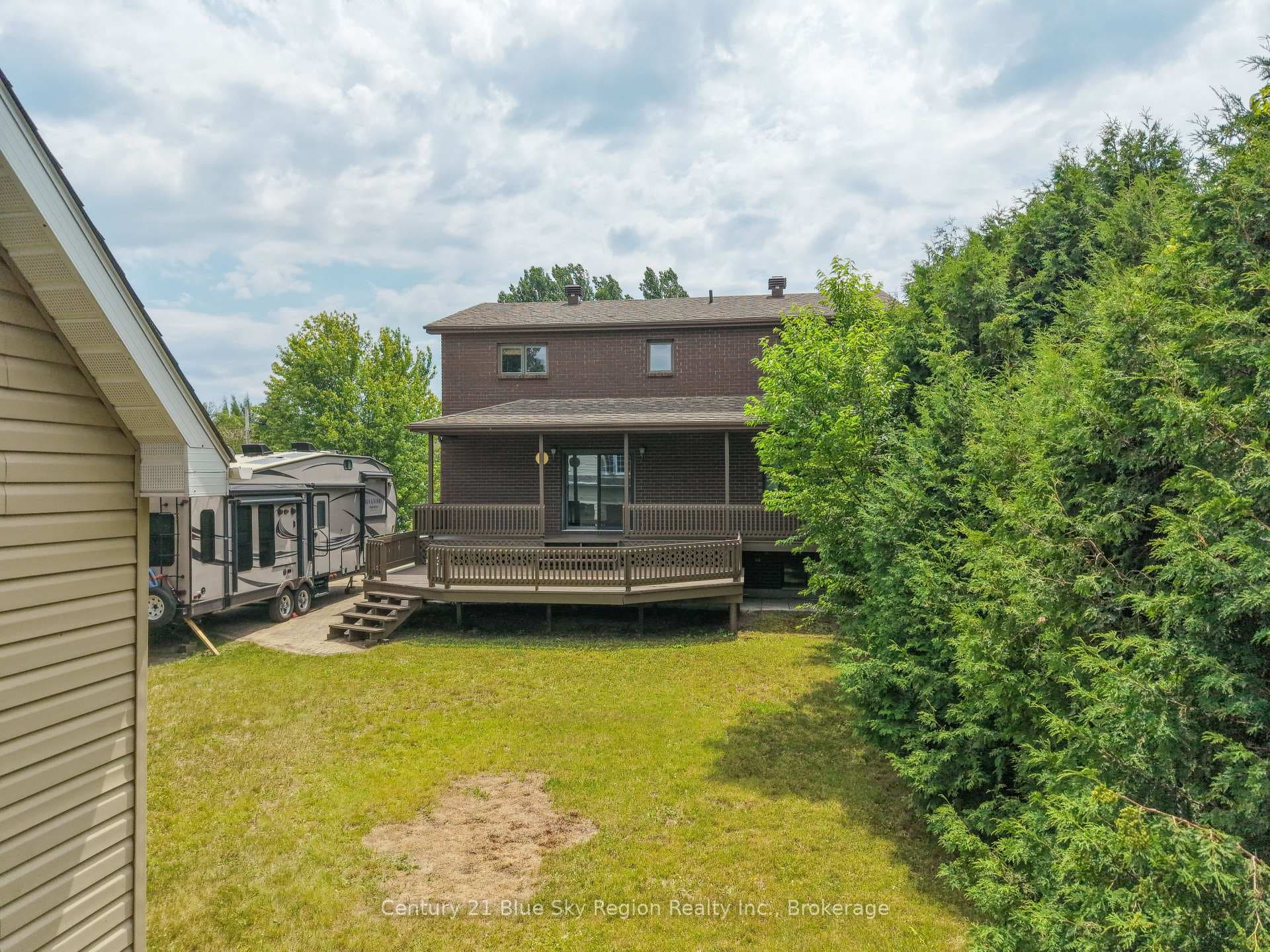 243 Southview Crescent photo 35