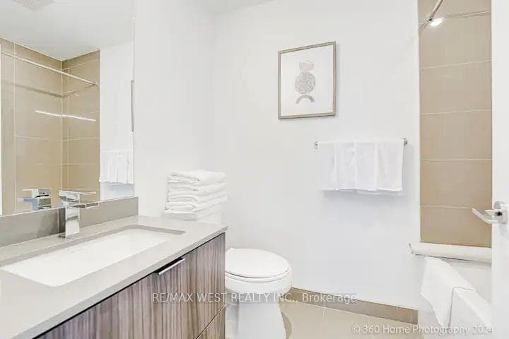 395 Bloor Street Unit 5507 photo 4
