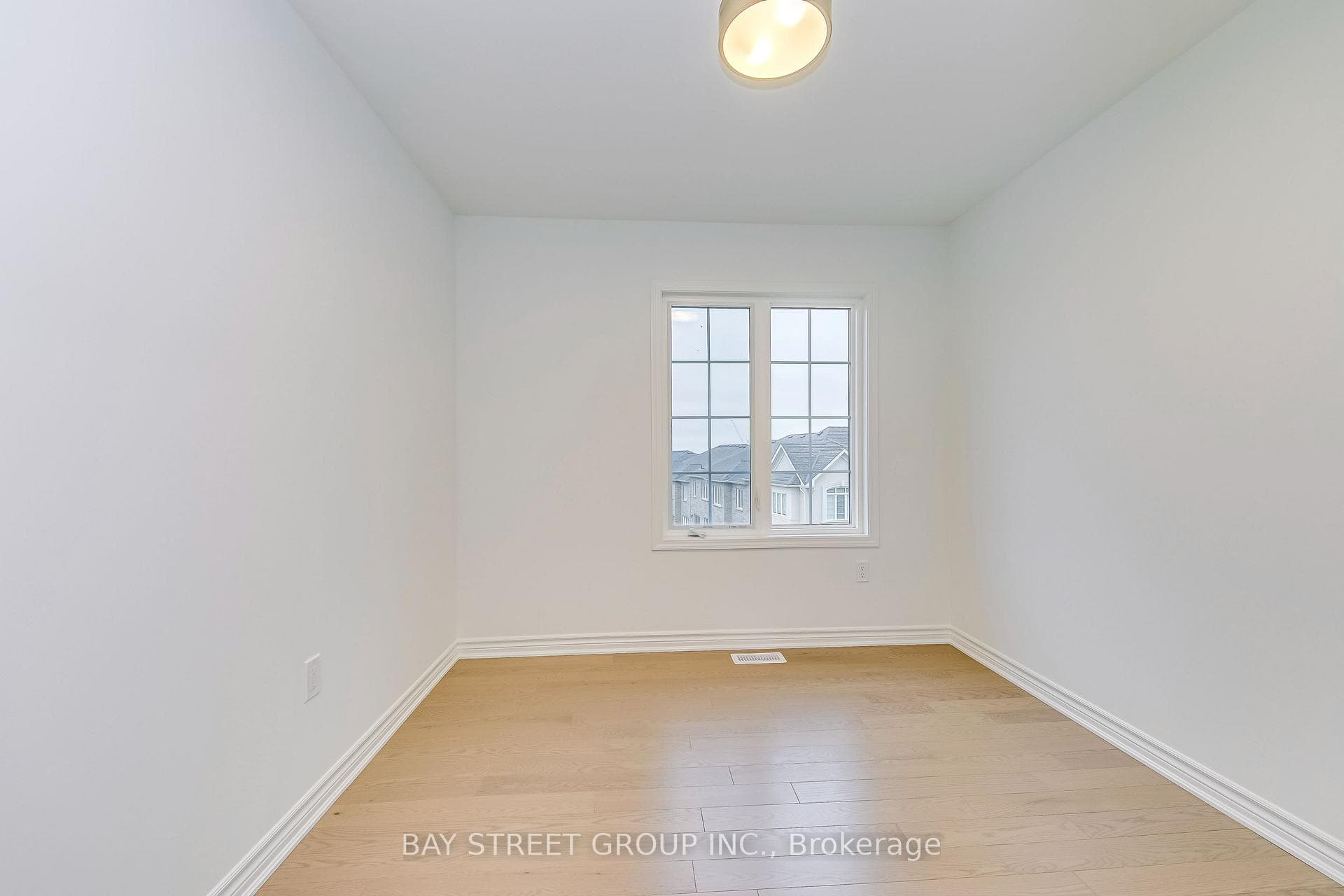 3074 Merrick Road photo 35