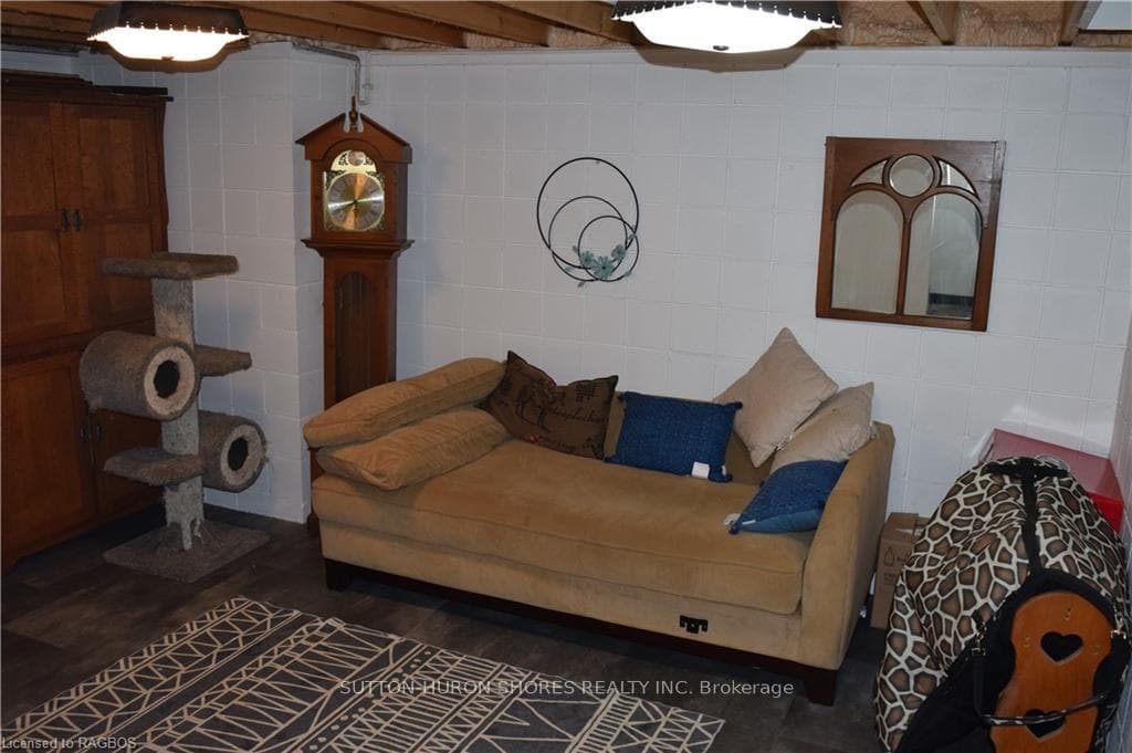 230 TYENDINAGA Drive photo 39